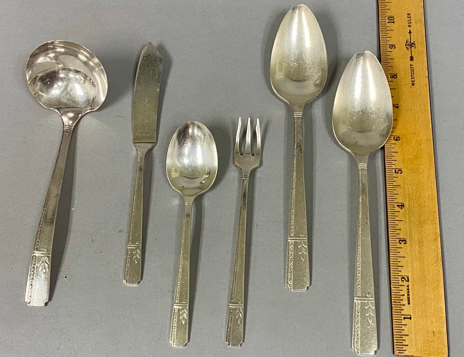 Oneida Heirloom Plate Milady Pattern Silver-Plated Flatware - 4