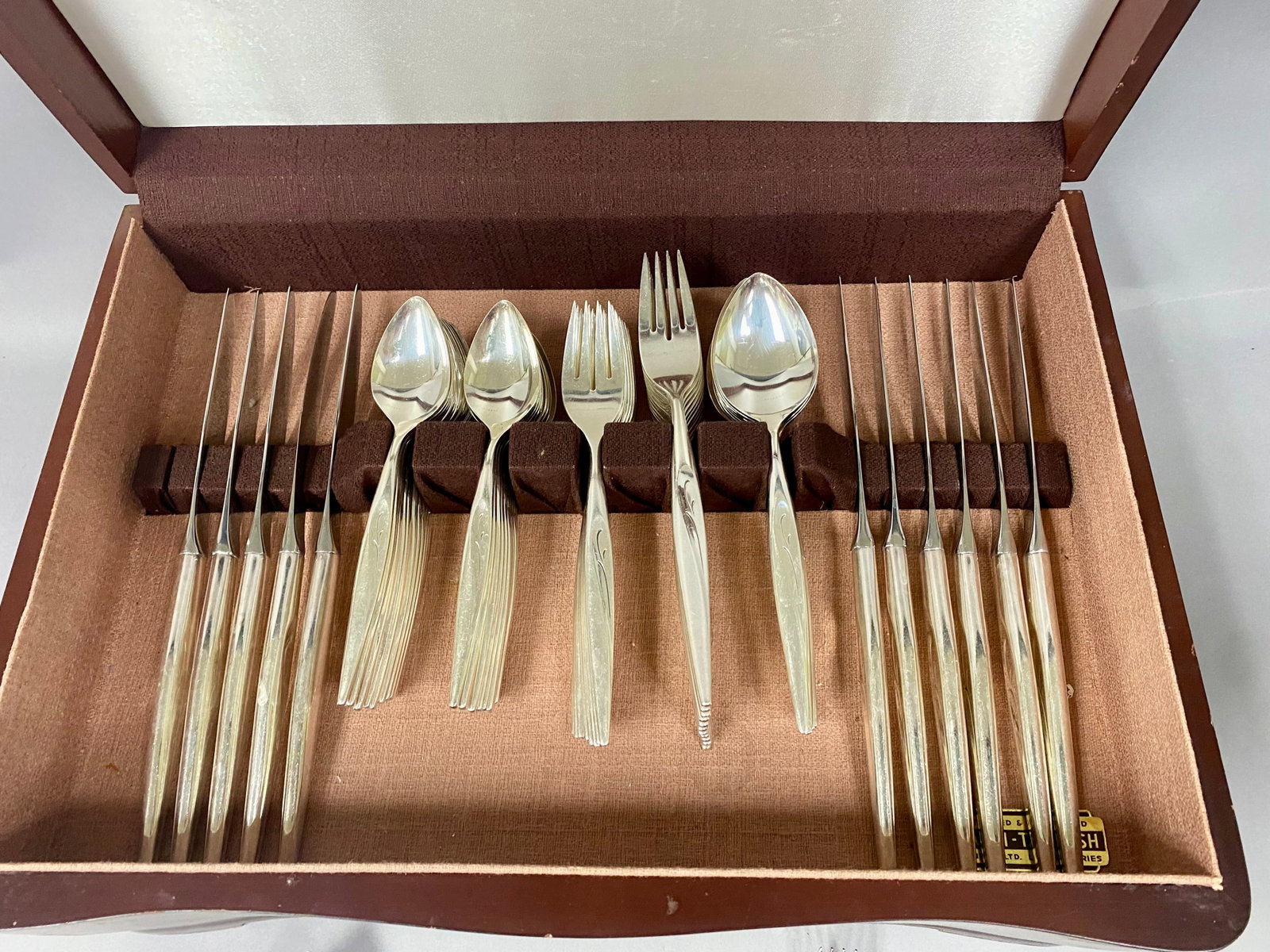 Oneida Community Flight Pattern Silverplate Flatware - 2