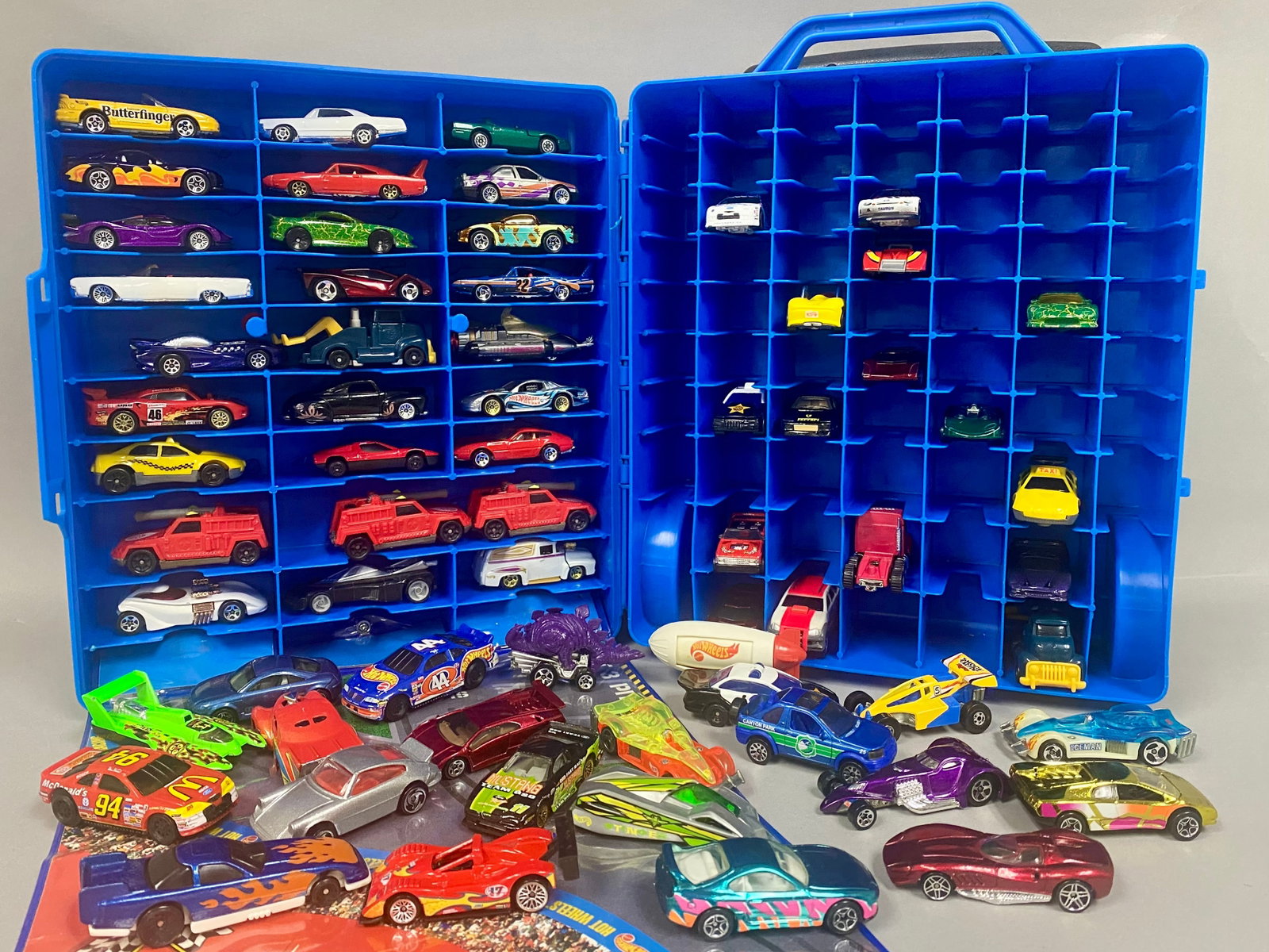 67 Hot Wheels and Matchbox Die-Cast Toy Vehicles (1 of 16)