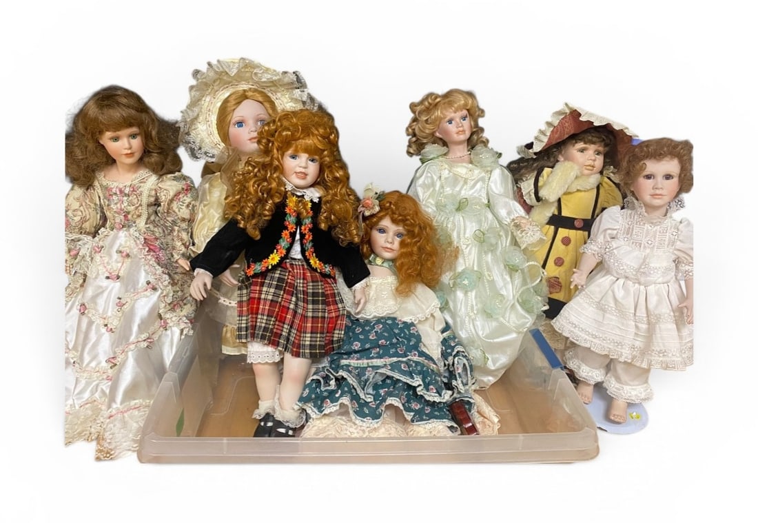 7 Modern Decorative Porcelain Dolls (1 of 6)