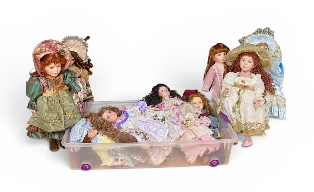 10 Contemporary Collector Dolls (1 of 8)
