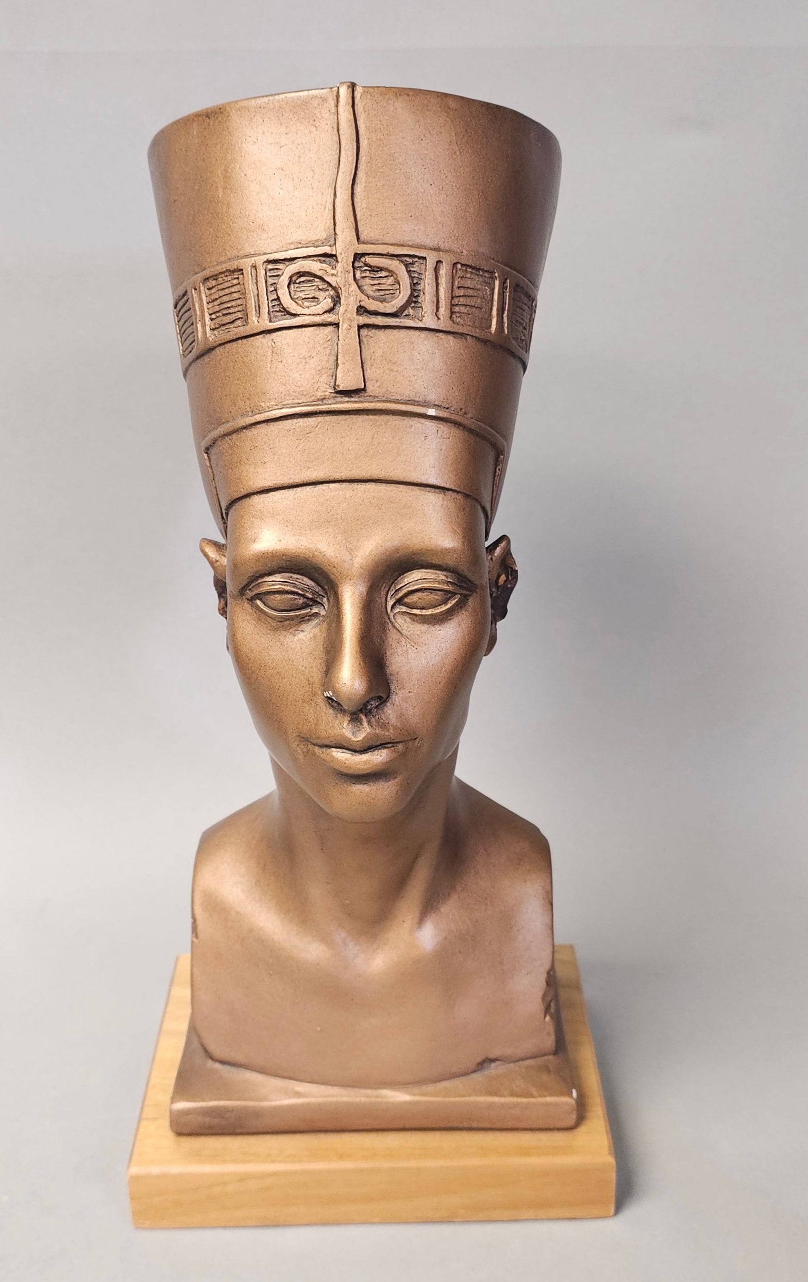 Austin Productions 1961 Nefertiti Bust (1 of 10)