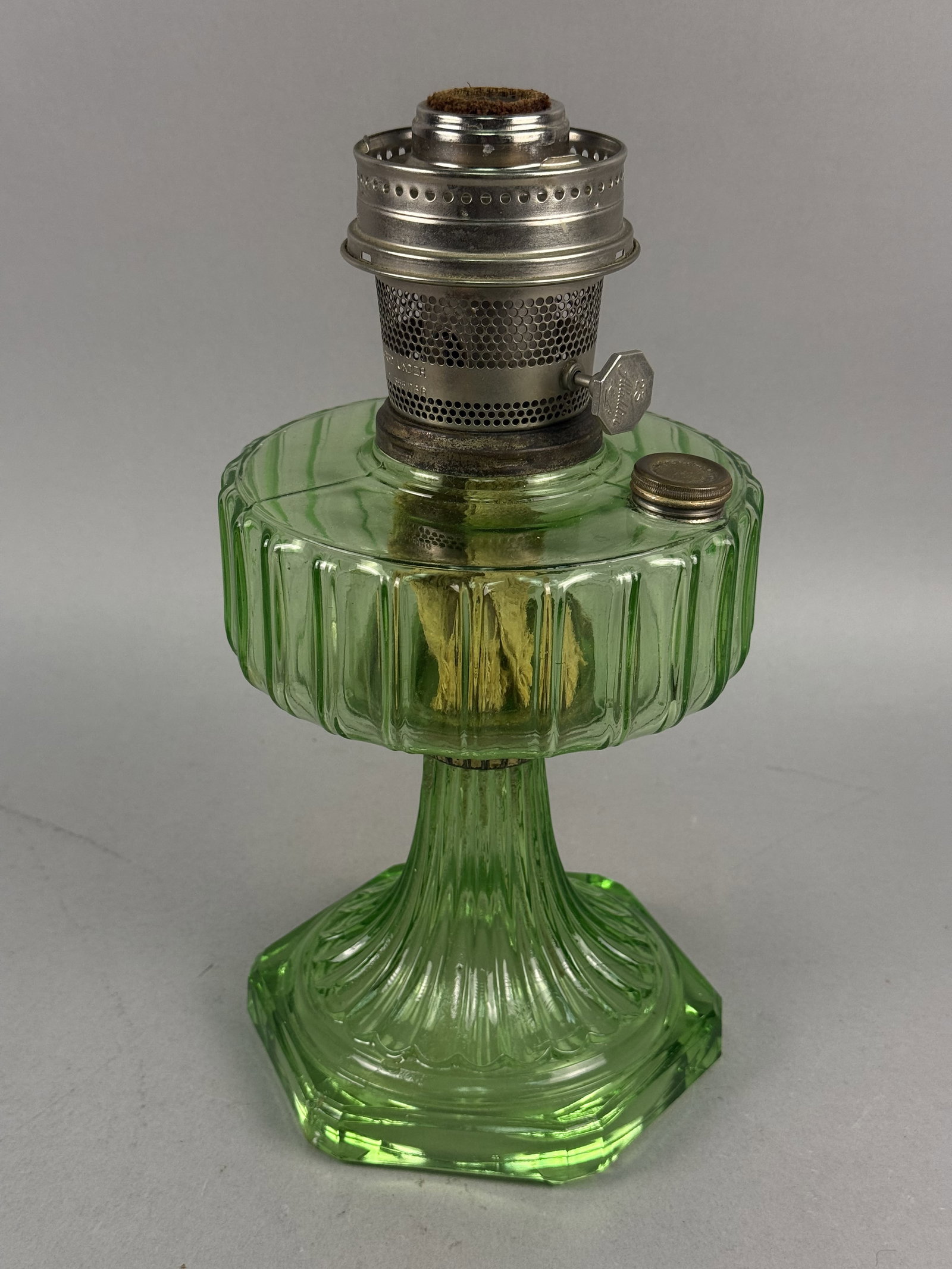 Aladdin Model 23 Green Cathedral Lamp (1 of 8)