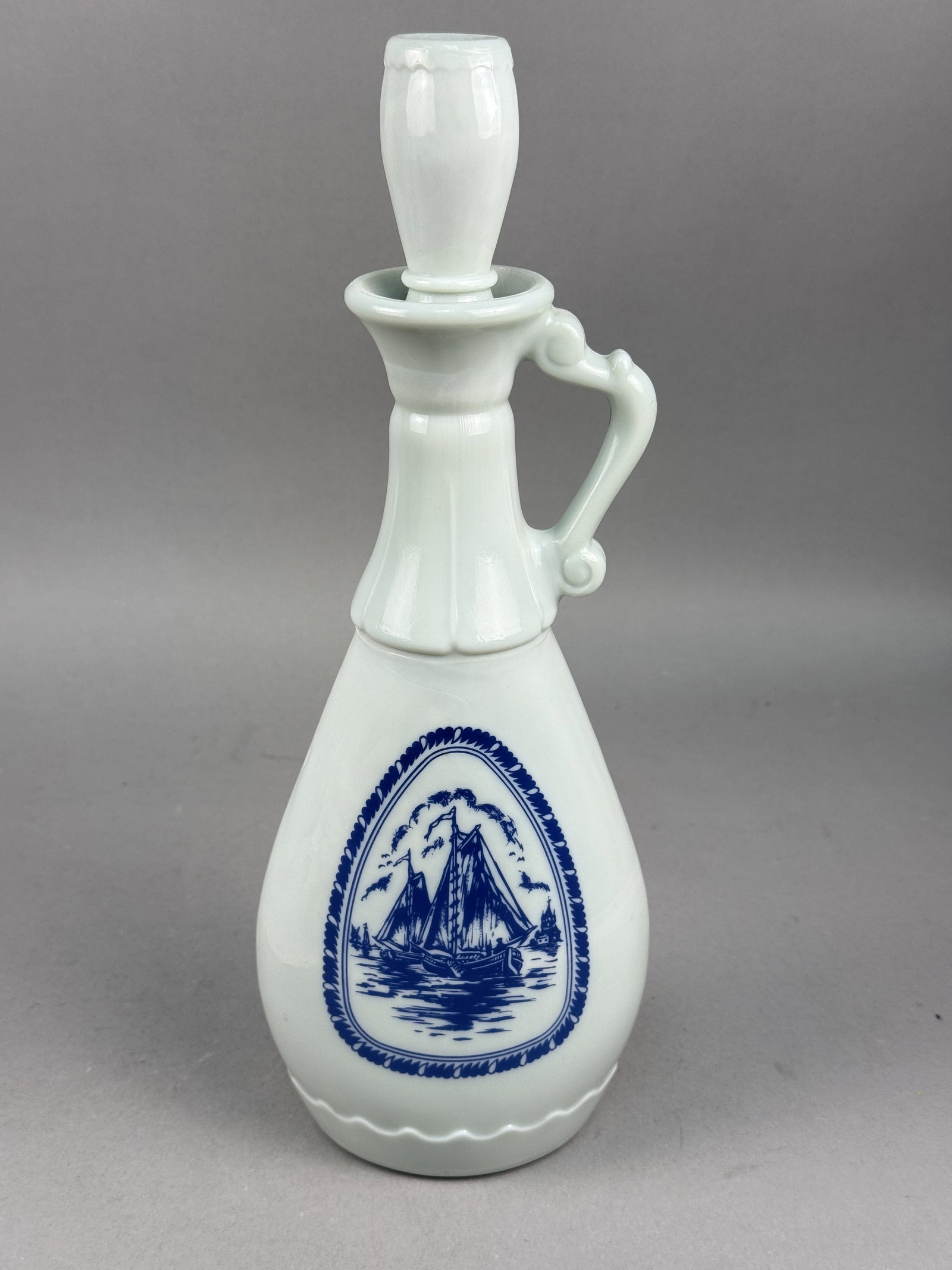 1963 Jim Beam Delft Blue Decanter (1 of 7)