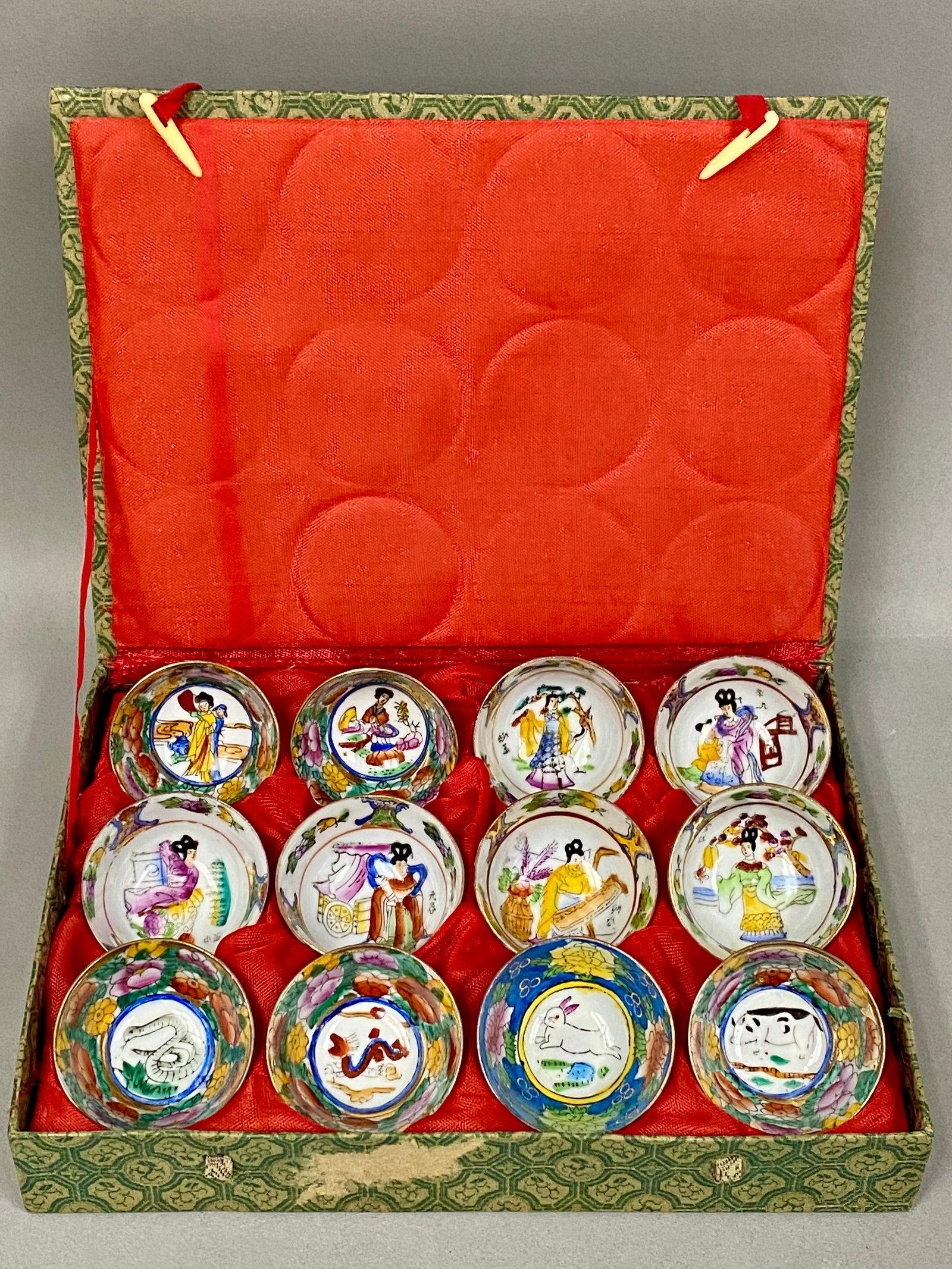 Set of Twelve Chinese Porcelain Bowls (1 of 9)