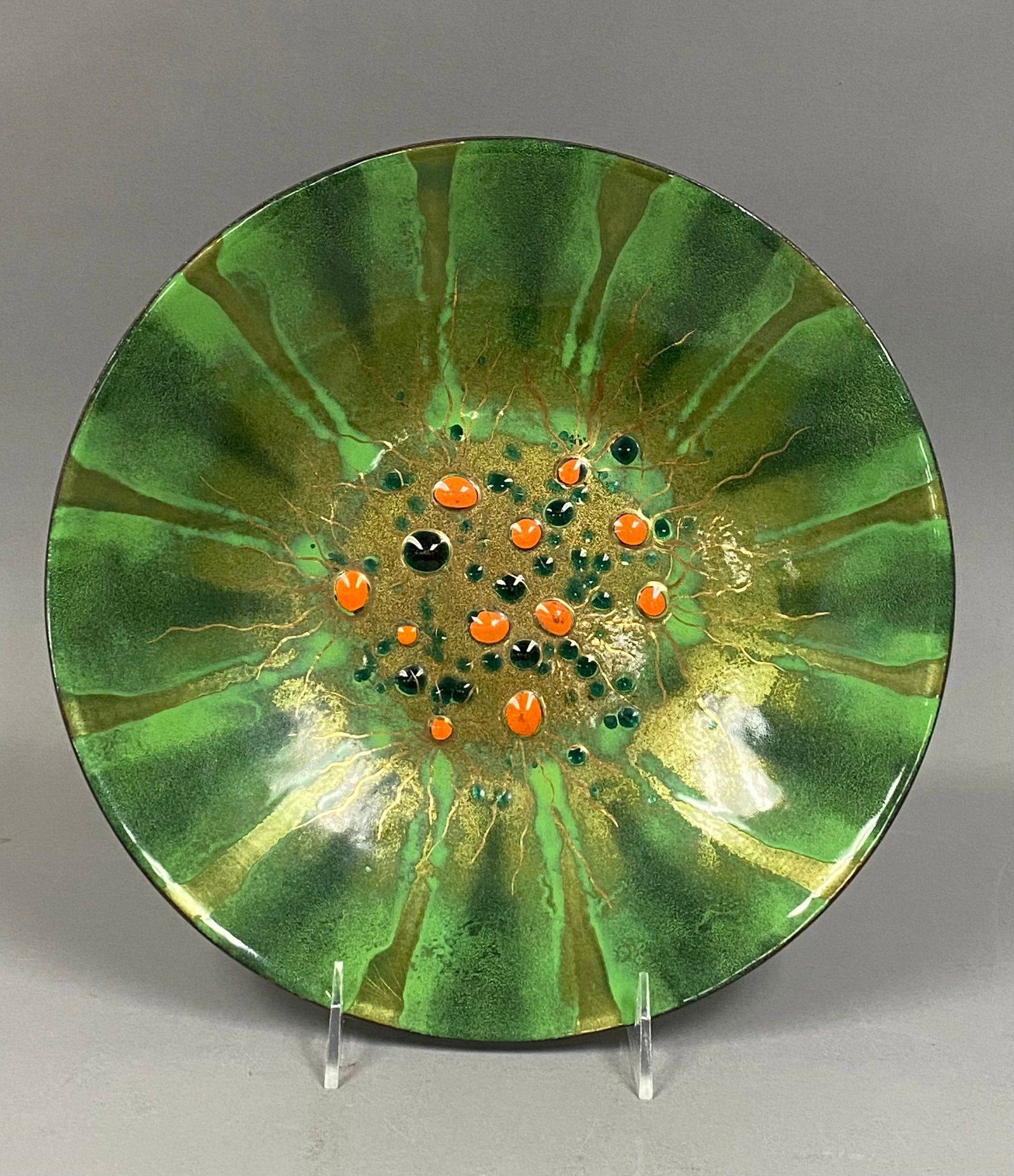 Mid-Century Herbert Friedson Signed Enameled Bowl: This is an exceptional mid-century modern studio art bowl by renowned American enamellist Herbert "Herb" Friedson. Crafted during the 1950s, this heavy copper bowl showcases a stunning abstract
