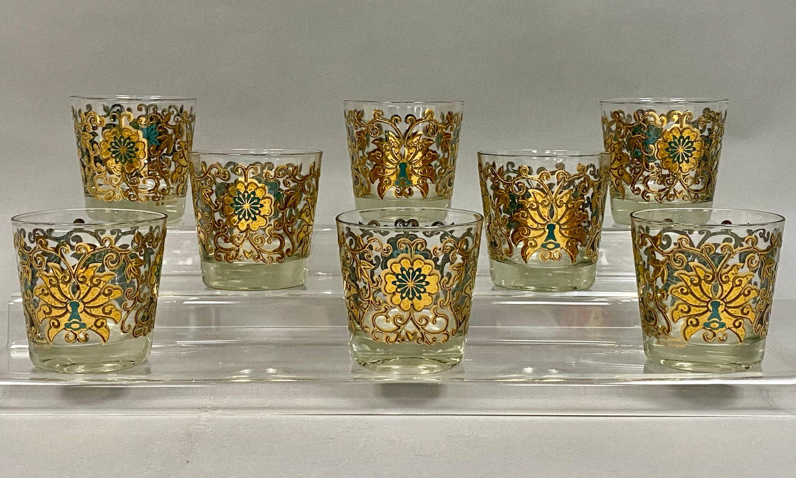 Irene Pasinski for The Washington Company MCM Lowball Glasses: A set of eight mid-century modern lowball or rocks glasses featuring a decorative pattern by designer Irene Pasinski for The Washington Company of Washington, Pennsylvania. The glasses are made of