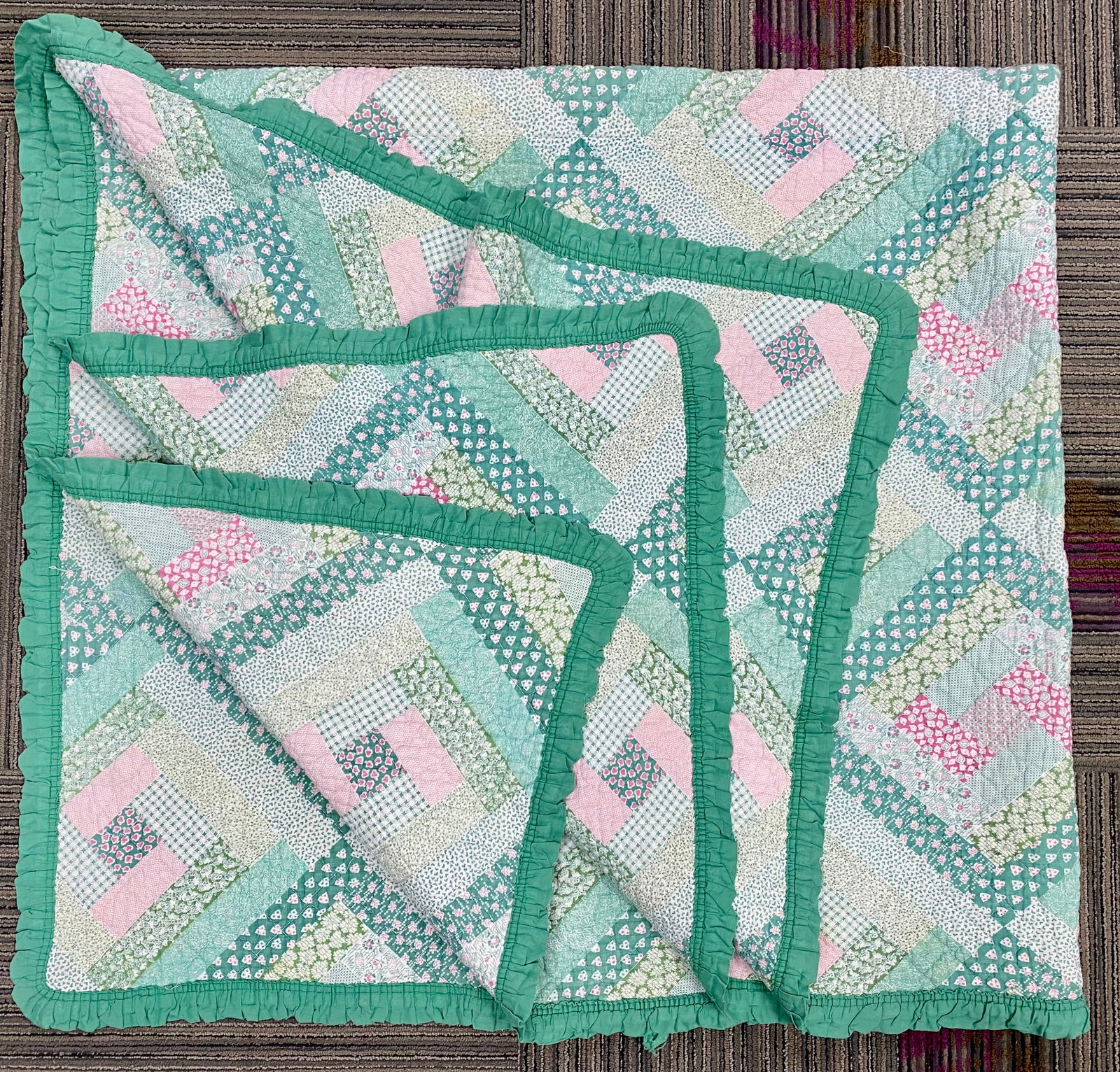 Log Cabin Pattern Patchwork Quilt - 3