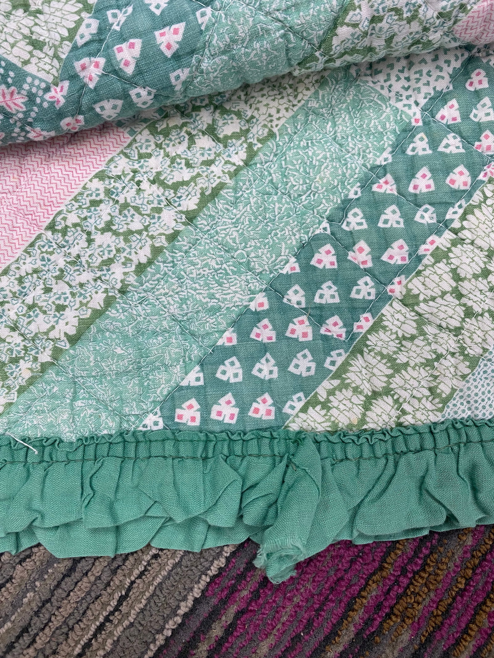 Log Cabin Pattern Patchwork Quilt - 4