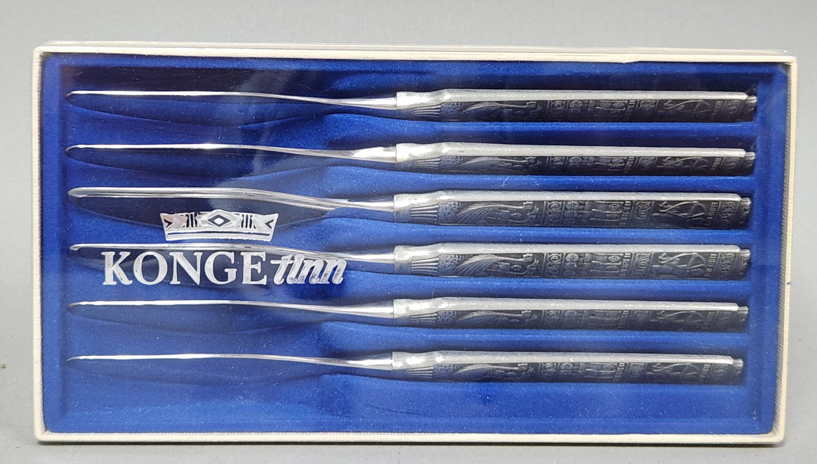 Set of Six Konge Tinn Knives: Konge Tinn Norwegian pewter butter spreaders in the Heilag Olav pattern. Length: 5.25 inches The set is in excellent vintage condition with a light patina to the pewter handles. The stainless steel bl