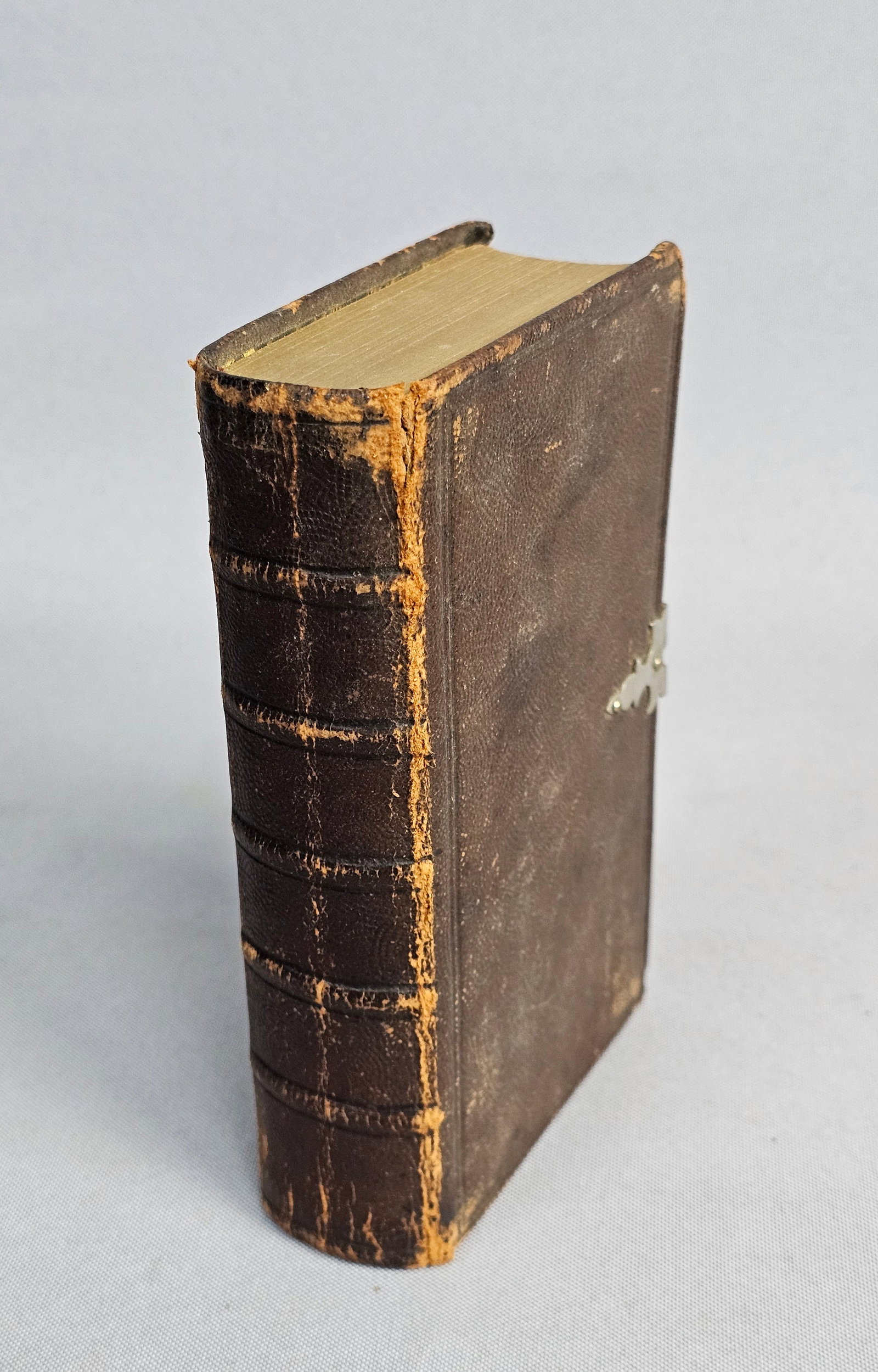 Dutch New Testament Bijbel-Compagnie 1885: This 1885 pocket-sized edition of the Dutch New Testament was published by the Nederlandsche Bijbel-Compagnie in Amsterdam and Haarlem. The volume is bound in full grained brown leather with all