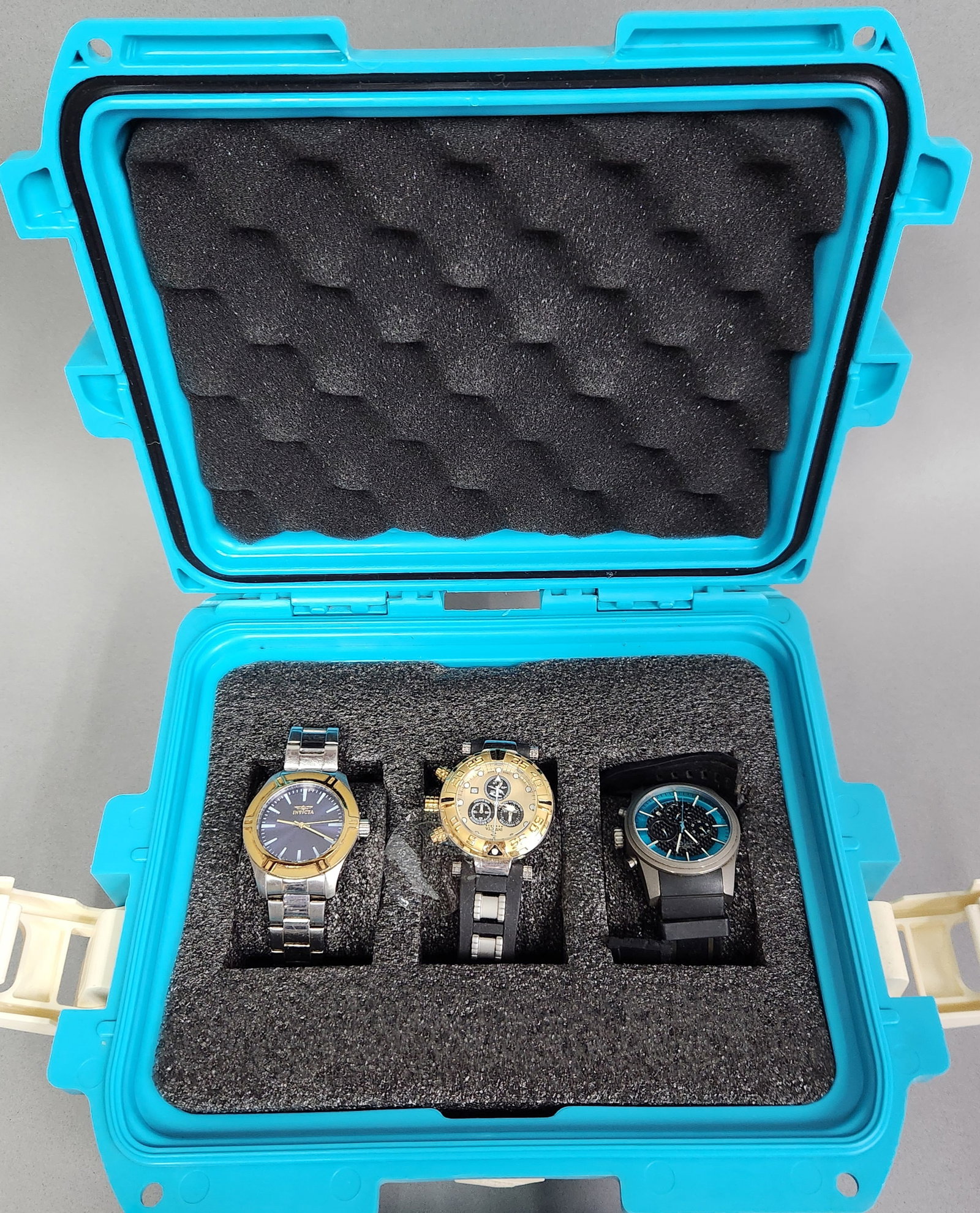 Invicta Wristwatches & Impact Cases: This lot features three Invicta watches: a limited edition Reserve Subaqua Noma I with a 13-jewel Swiss chronograph movement (ref. 20469, S/N 082305-355677), a titanium TI-22 Japan chronograph (ref. 2