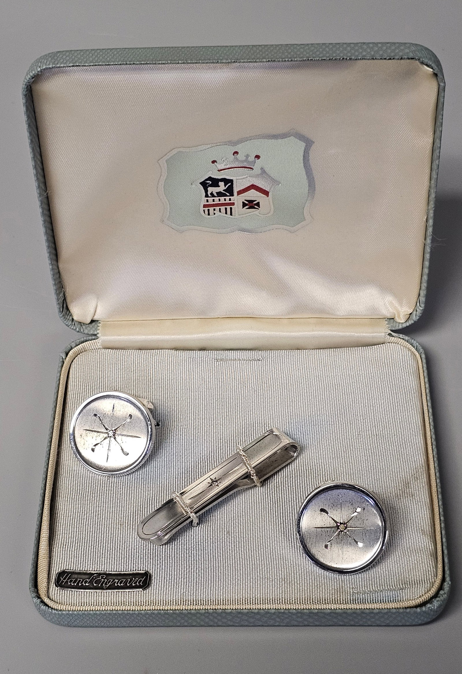 Mid-Century Sterling Silver Cufflink Set 29.9 Grams: This three-piece sterling silver men's jewelry set features a hand-engraved "atomic" starburst motif accented by faceted clear stones, weighing a total of 29.9 grams. The set includes a pair of cuffli
