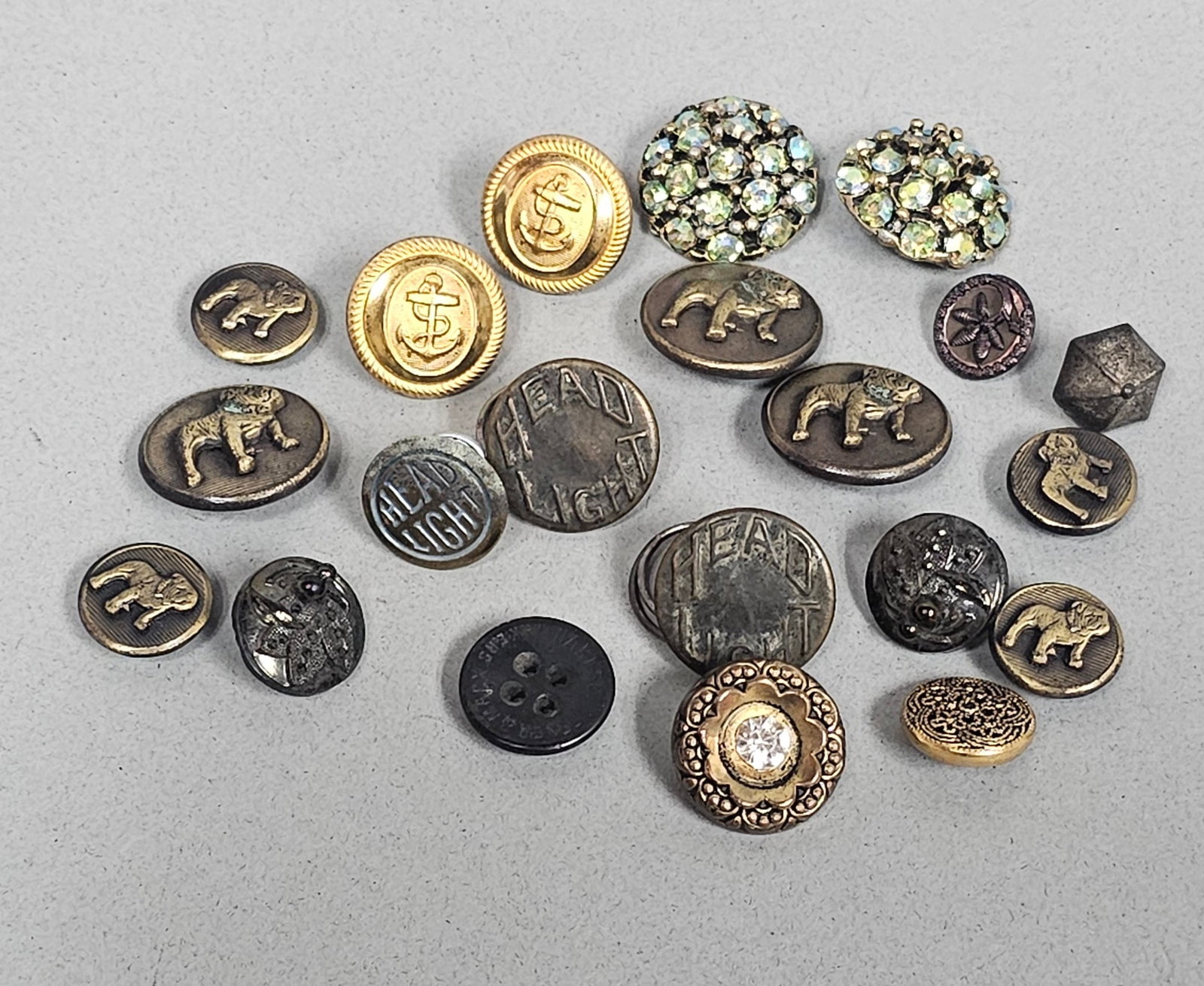 Assorted Vintage and Antique Collectible Buttons (1 of 5)