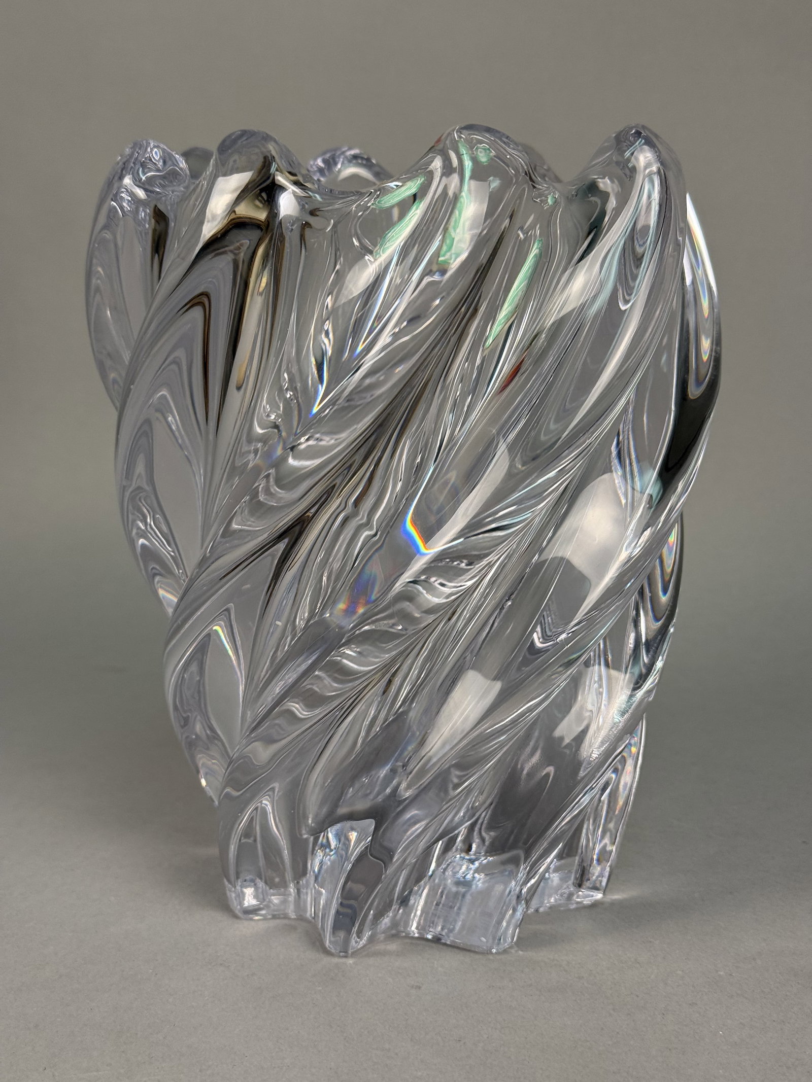 Art Vannes France Crystal Swirl Vase: This heavy-walled clear crystal vase is manufactured by Vannes-le-Chatel in France. The form features a dynamic spiral relief motif with a deeply textured surface and an undulating scalloped rim. A pa