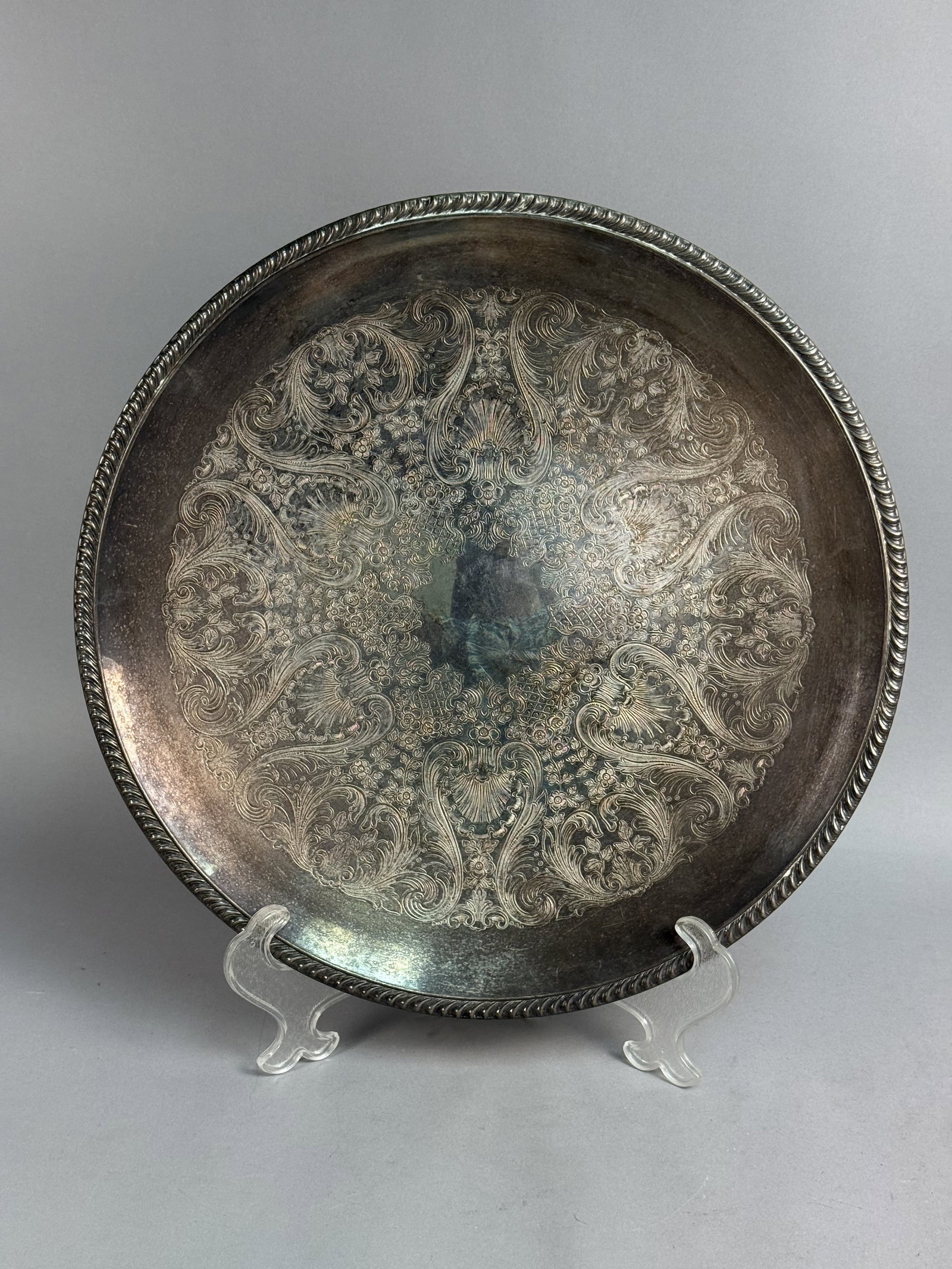 Wm Rogers Silver-Plated Round Tray (1 of 7)