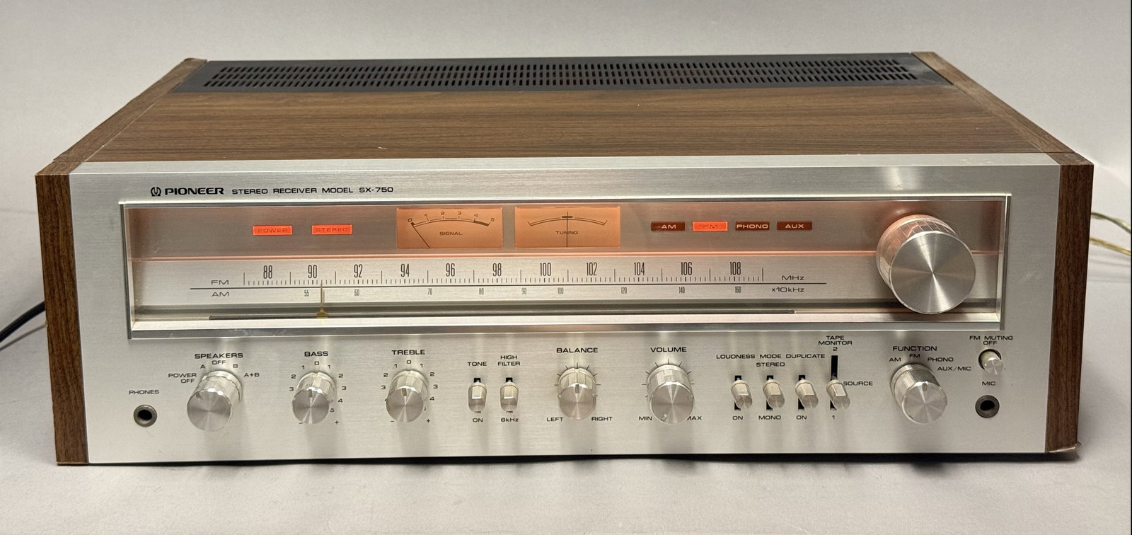 Pioneer SX-750 Stereo Receiver (1 of 17)