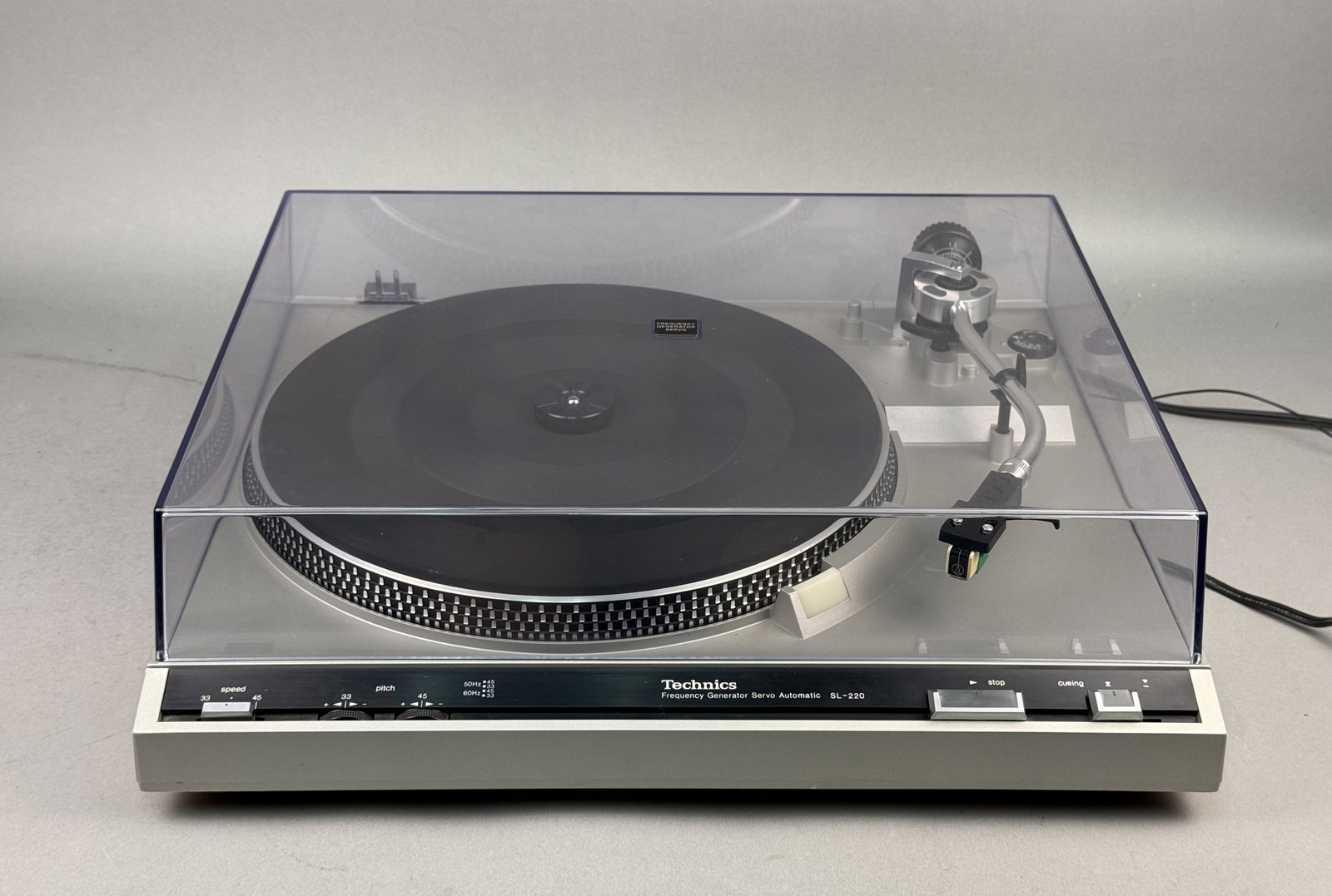 Technics SL-220 Automatic Belt-Drive Turntable (1 of 10)