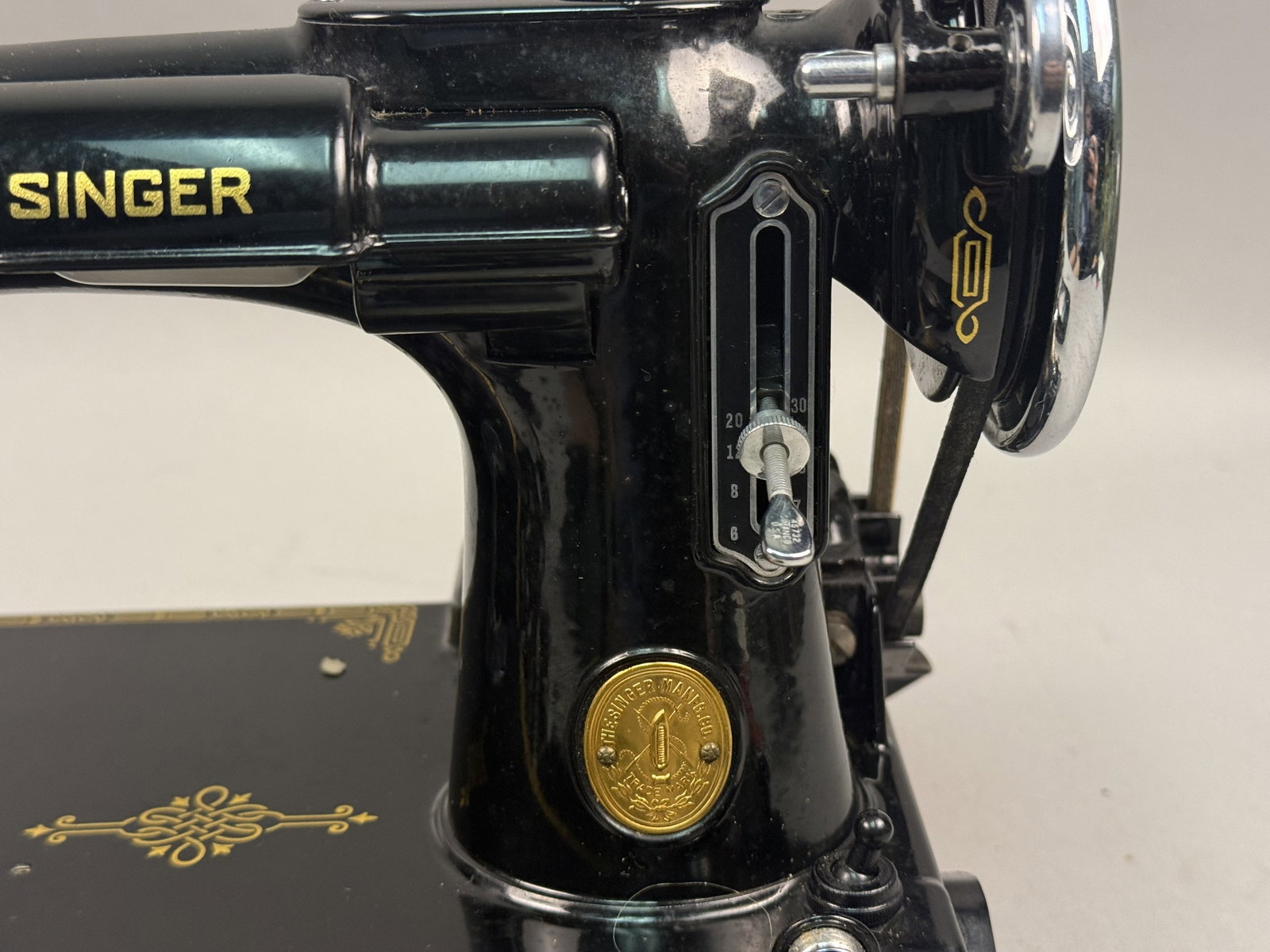 Singer Model 221-1 Featherweight Sewing Machine - 10