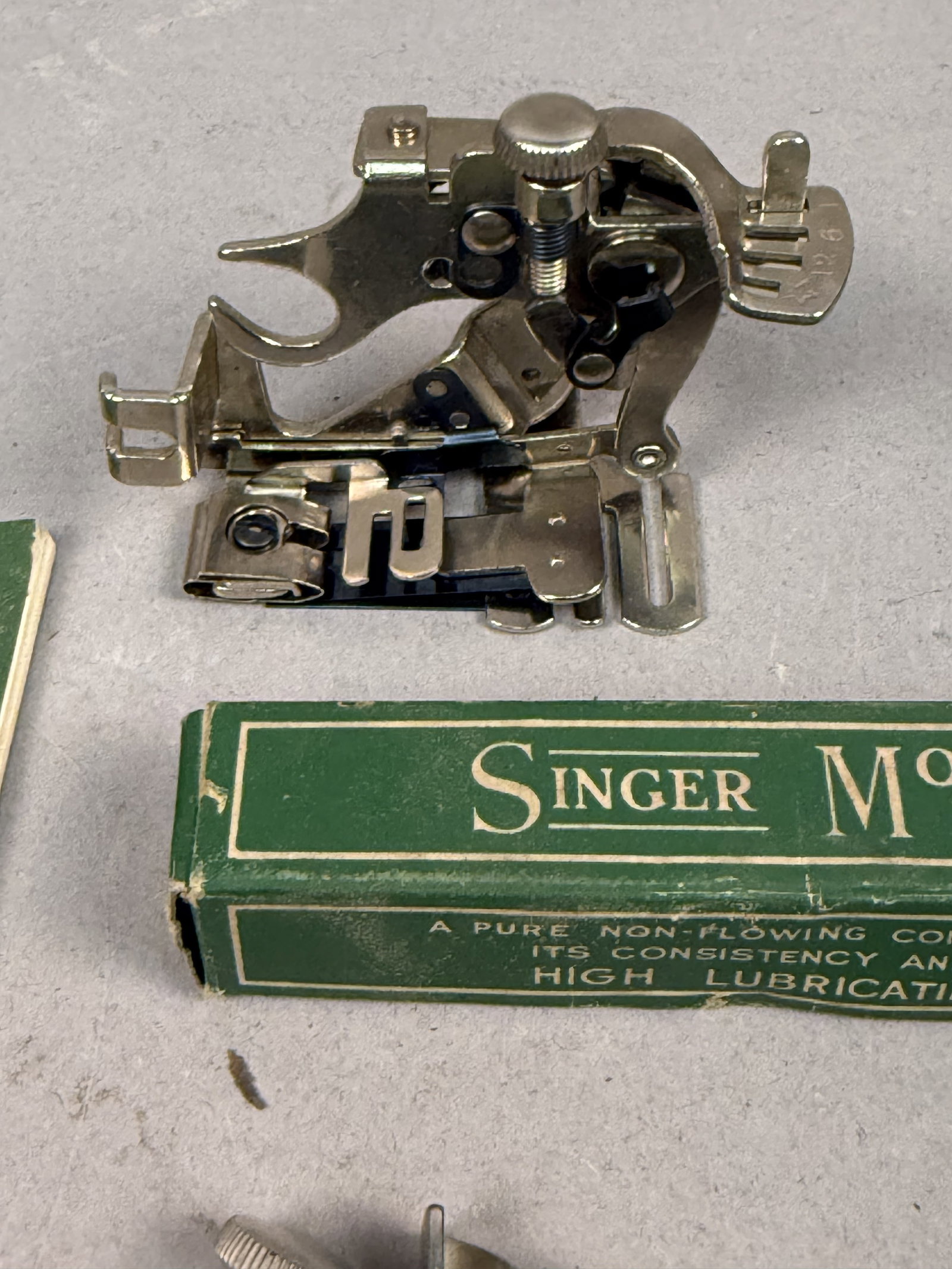 Singer Model 221-1 Featherweight Sewing Machine - 14