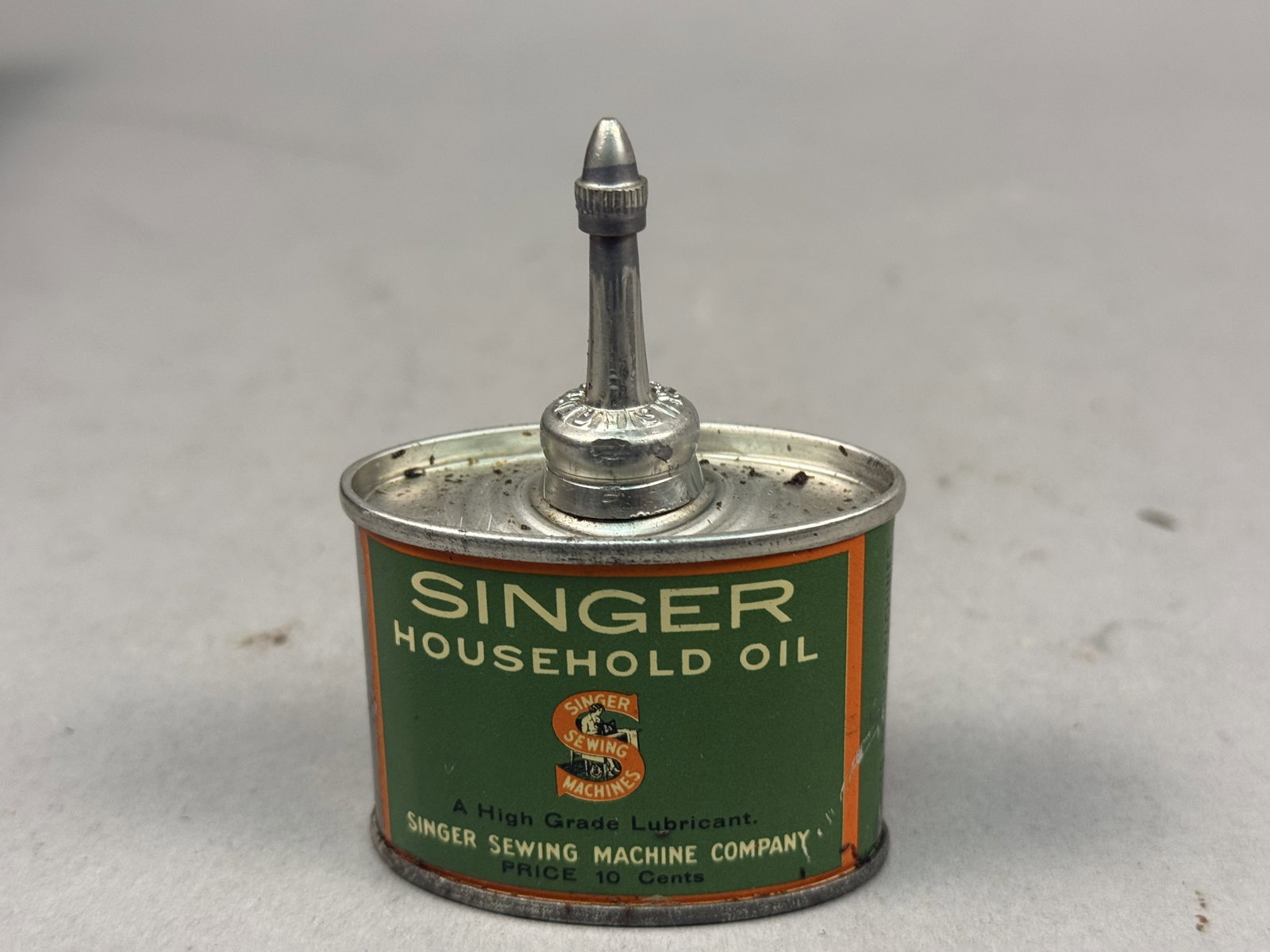 Singer Model 221-1 Featherweight Sewing Machine - 18