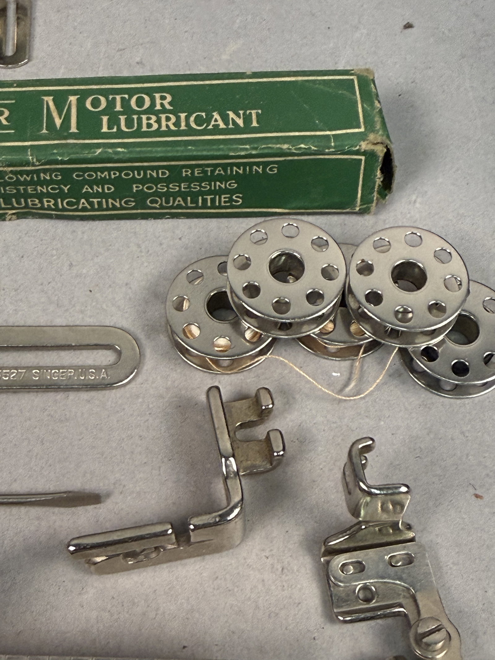 Singer Model 221-1 Featherweight Sewing Machine - 4