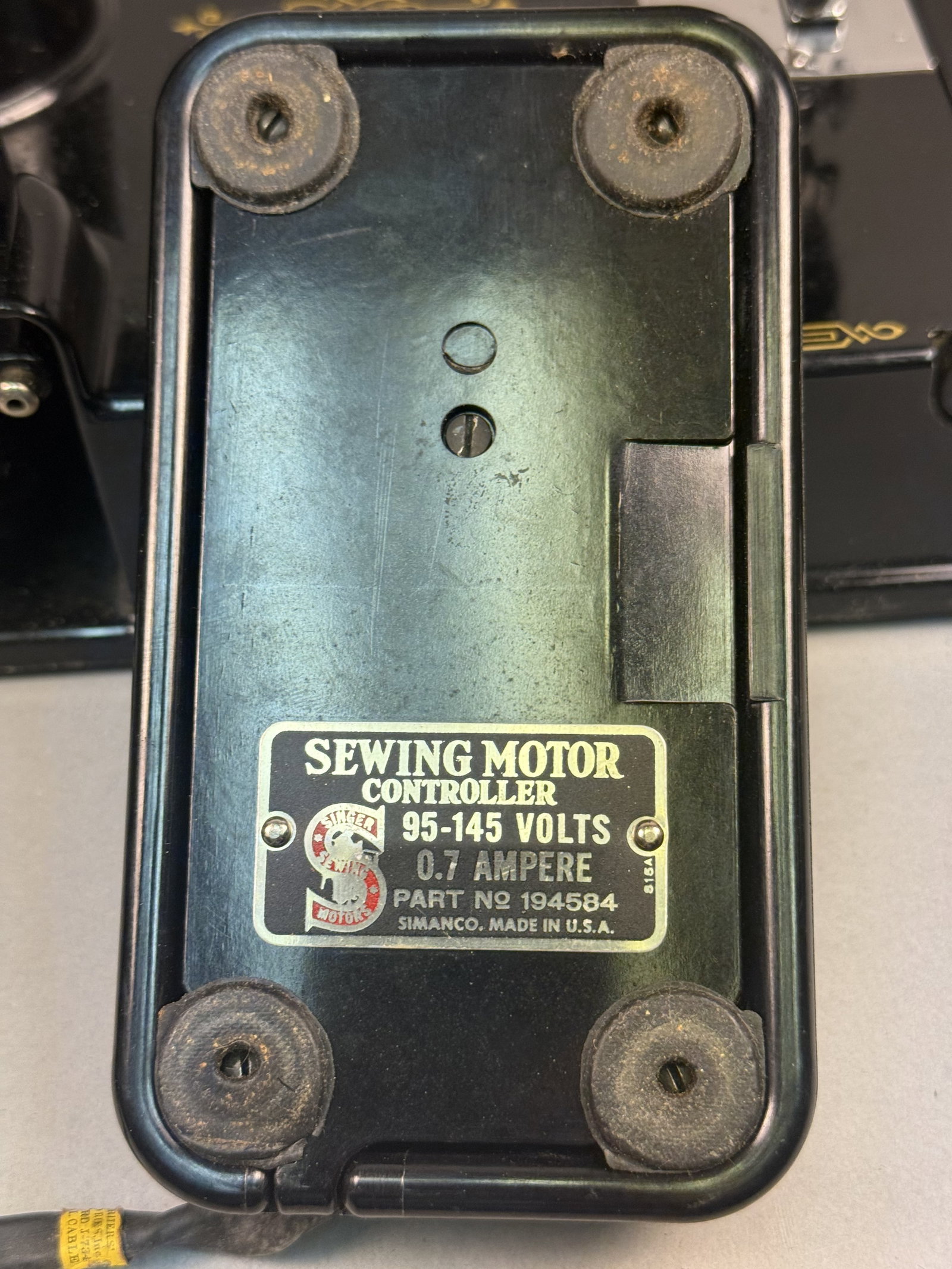 Singer Model 221-1 Featherweight Sewing Machine - 7