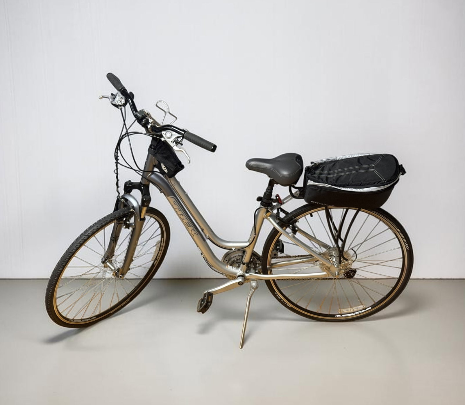 Trek 7300 Step-Through Hybrid Bicycle (1 of 9)