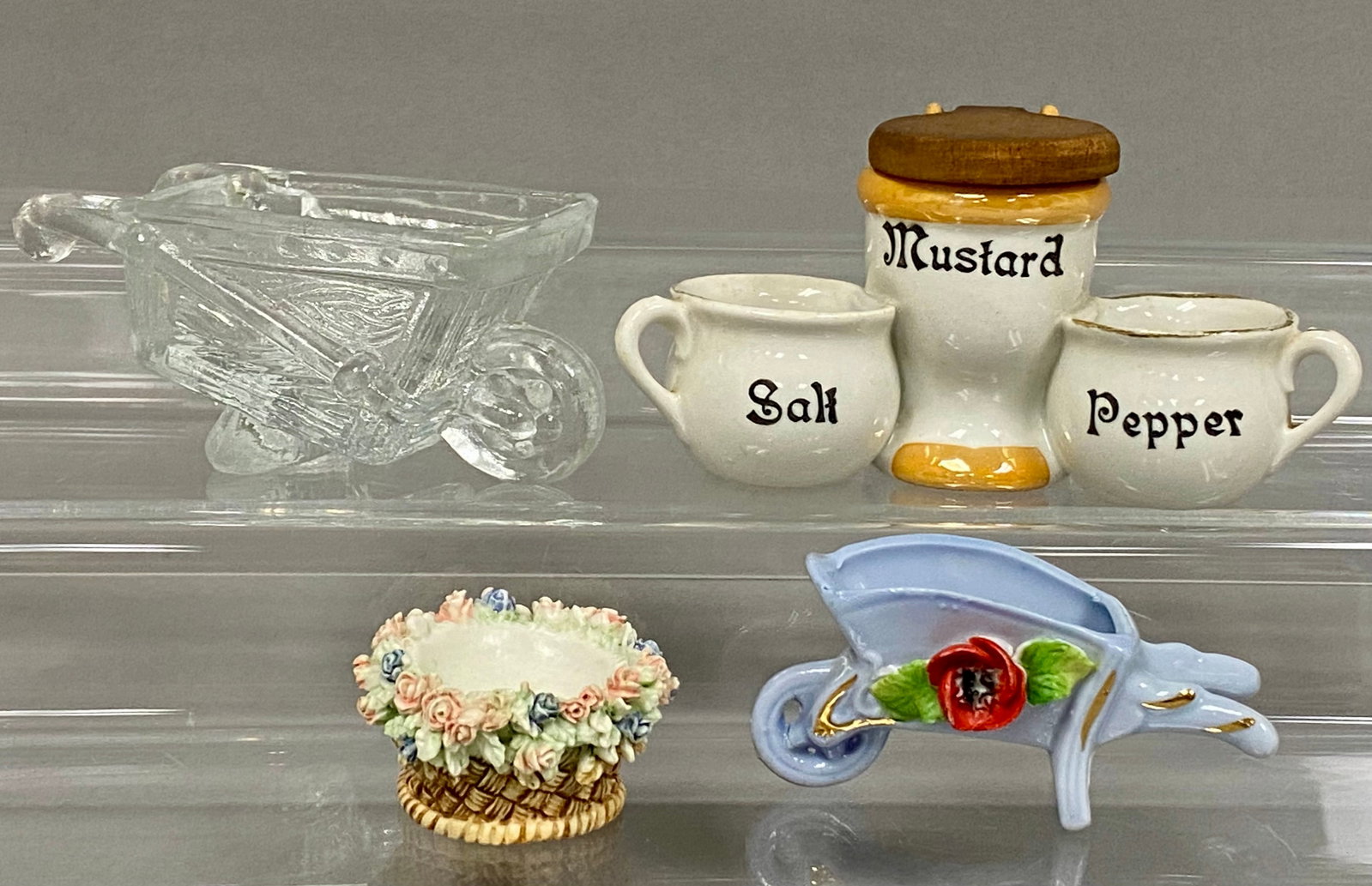 Assortment of Miniature Ceramic Novelty Items (1 of 10)