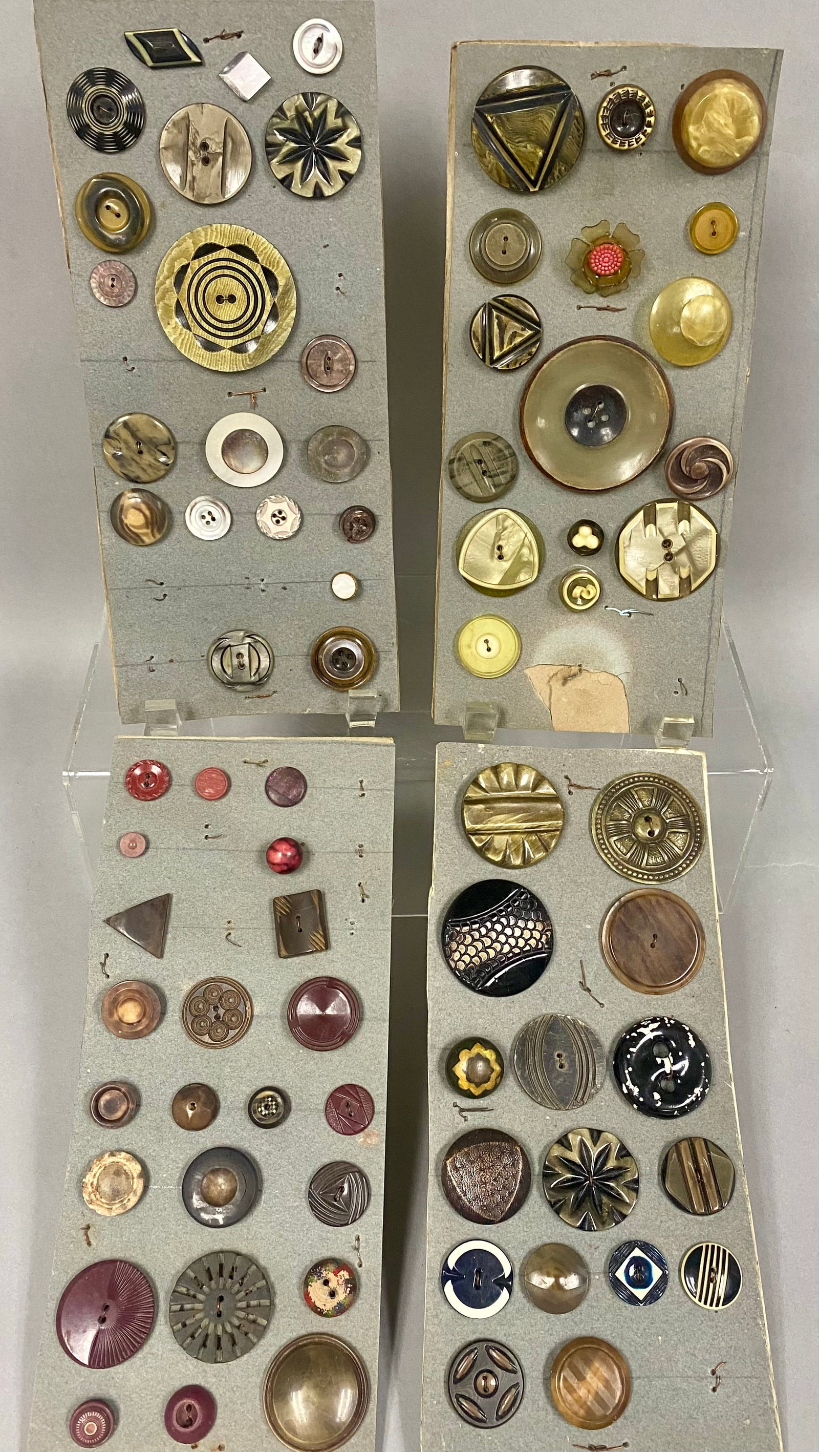 Assortment of Vintage Decorative Buttons (1 of 5)