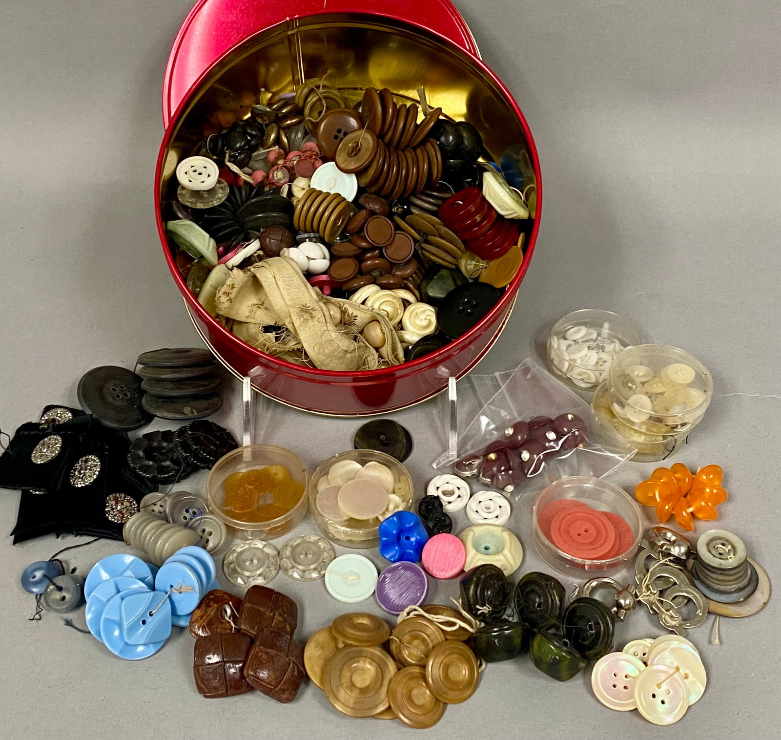 Large Collection of Vintage Buttons: This assortment features vintage and antique buttons crafted from varied materials including early resins, mother-of-pearl, glass, metal, and leather-textured composition. The entire collection includ