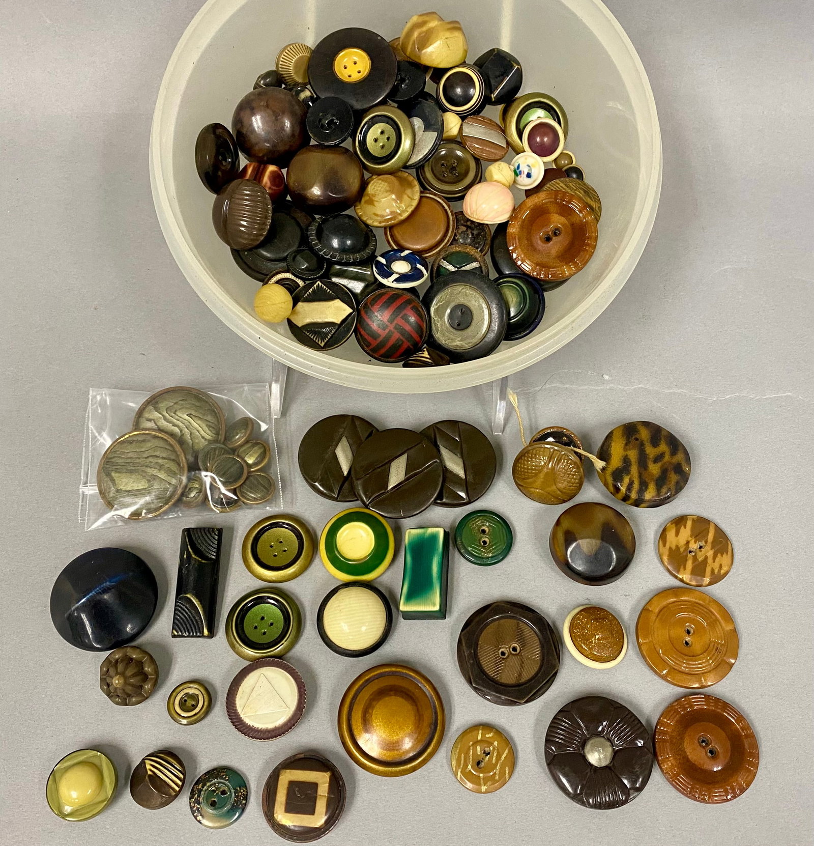 Collection of Vintage Bakelite and Celluloid Buttons (1 of 9)