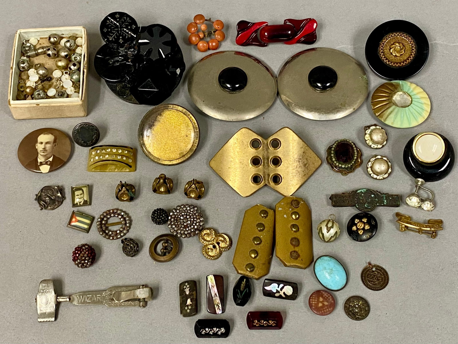 Collection of Vintage Buttons and Collectibles (1 of 13)