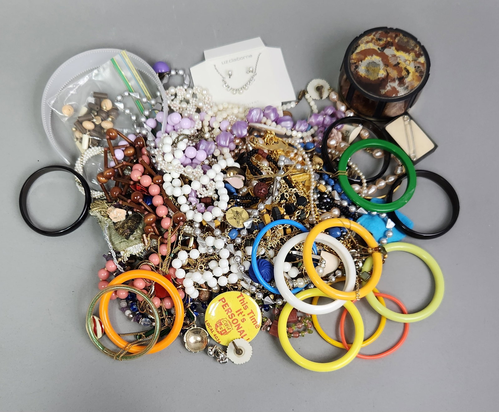 Mystery Grab Bag #4 What Will You Find???: Contents not inspected. Weight: 3lbs 7oz.