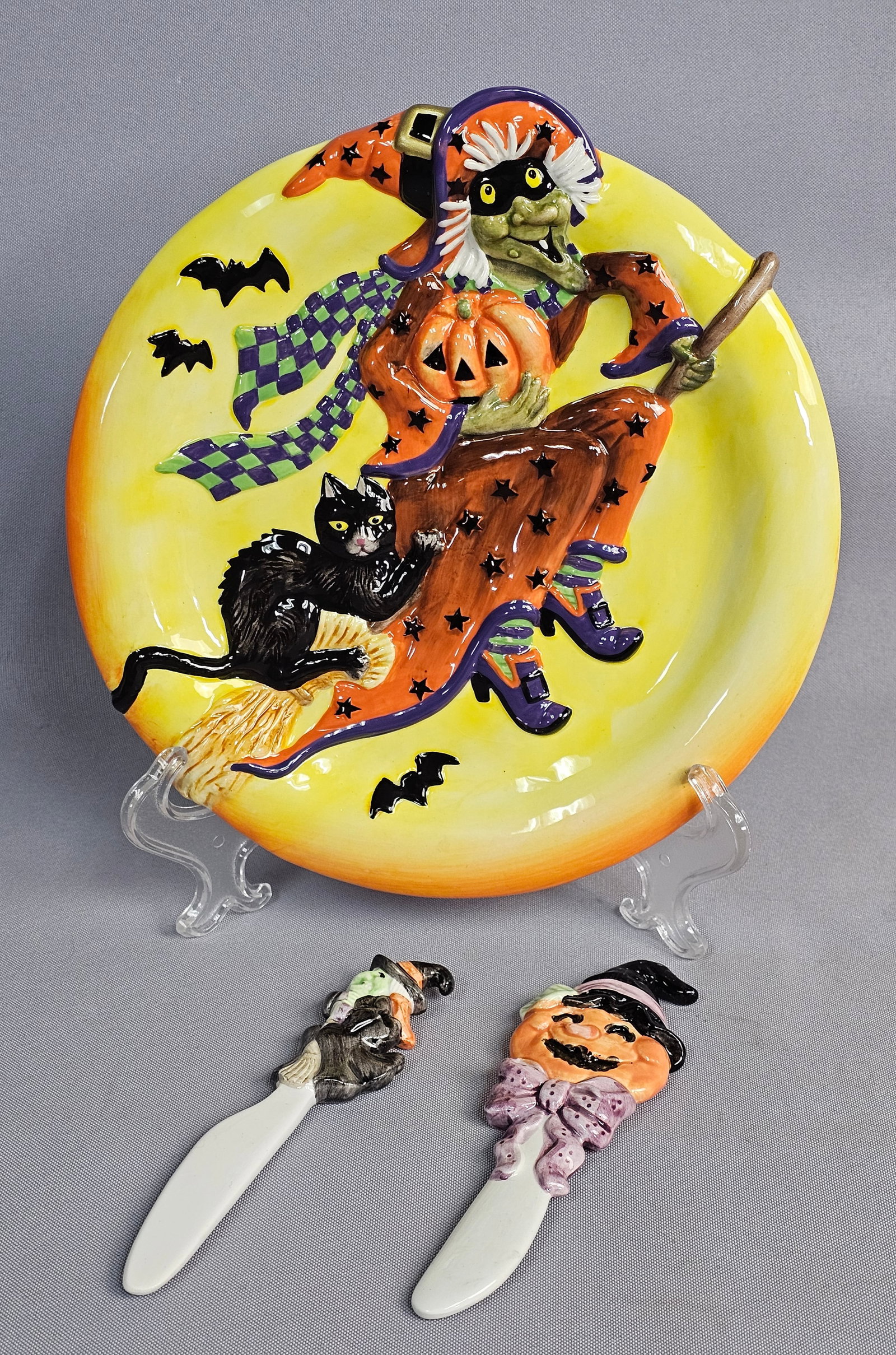 Fitz and Floyd Witch Hazel Set: This three-piece set from the Fitz and Floyd Essentials Witch Hazel collection features a high-relief decorative plate and two coordinating spreaders handcrafted from china. The circular plate