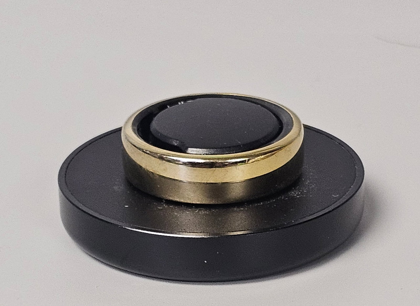 Oura Gen3 Heritage Gold Smart Ring: This lot features an Oura Generation 3 Heritage smart ring with a polished gold-tone exterior and integrated health-tracking sensors. The interior of the size 13 band bears a printed white wordmark re