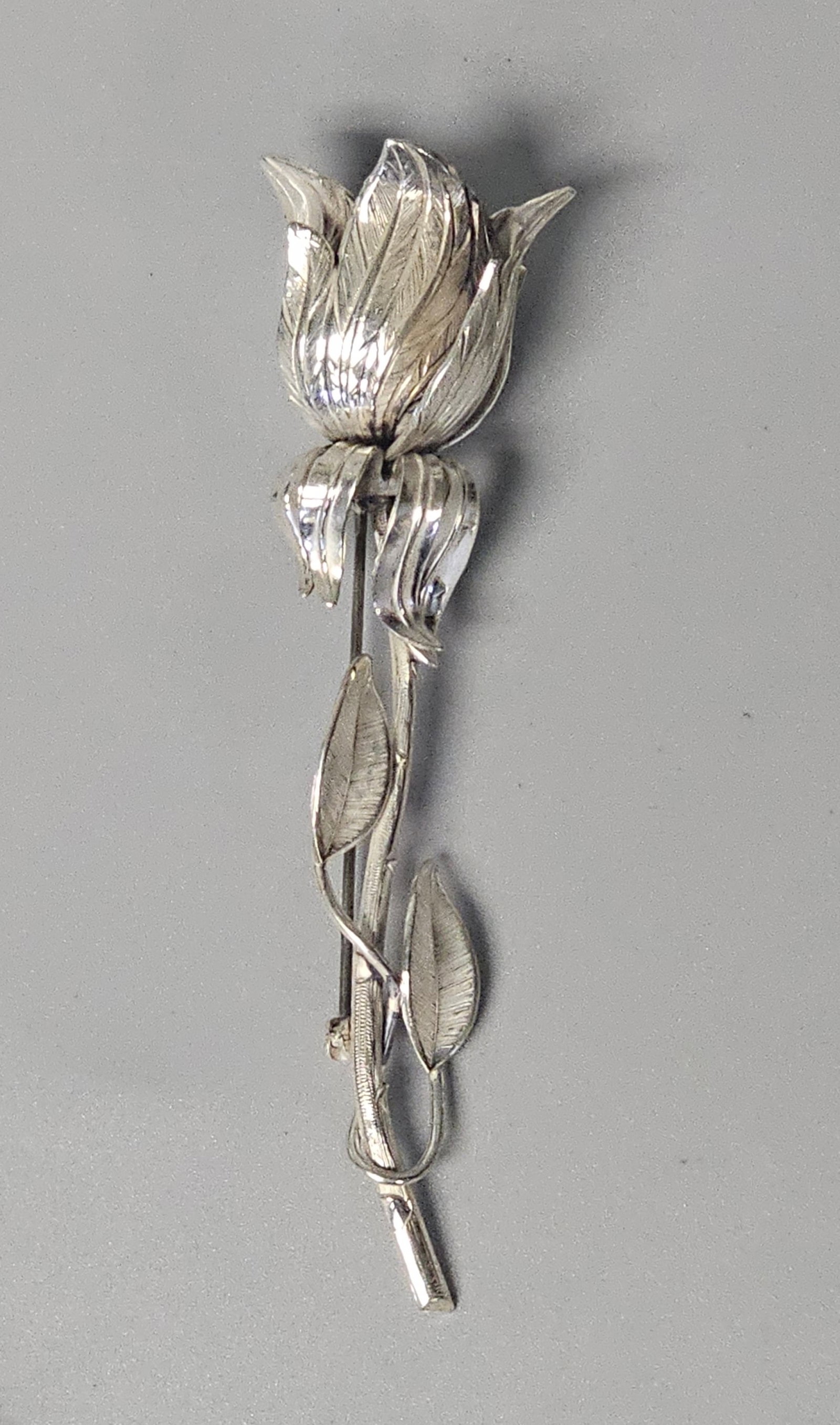 Vintage Danecraft Sterling Tulip Brooch 20.2 Grams: This large vintage brooch by Danecraft is fashioned as a naturalistic tulip featuring multi-layered, textured petals and leaves. The piece is constructed of solid sterling silver, weighing 20.2 grams