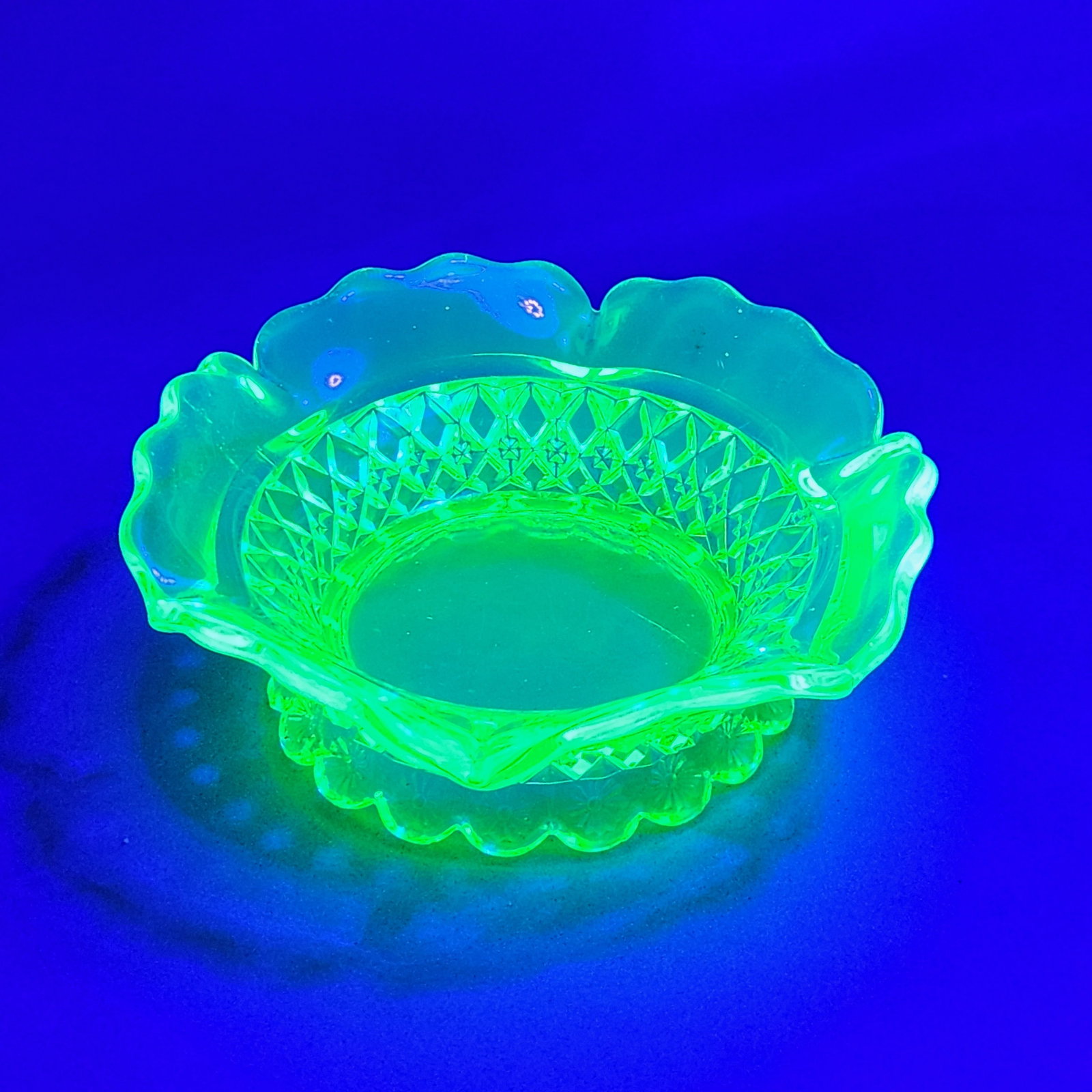 Riverside Glass Works Petticoat Vaseline Bowl (1 of 4)
