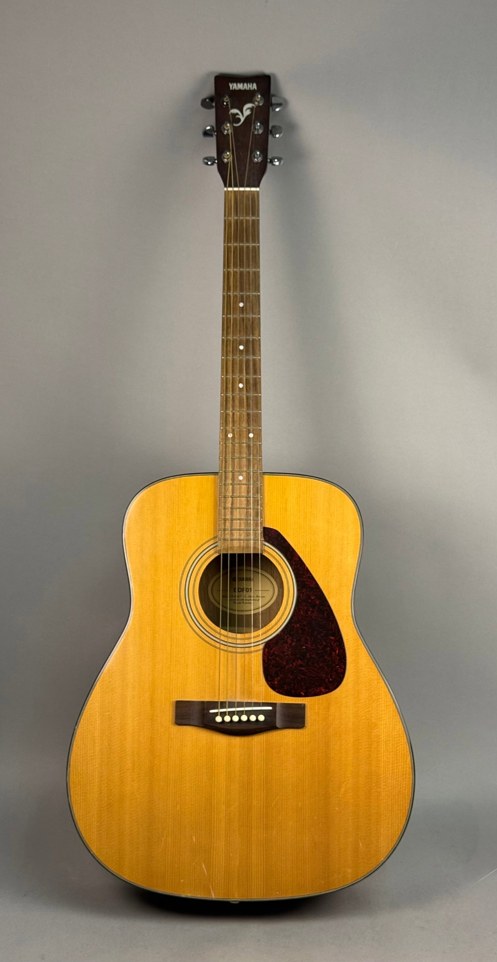 Yamaha EDF01 Natural Spruce Dreadnought Guitar (1 of 9)