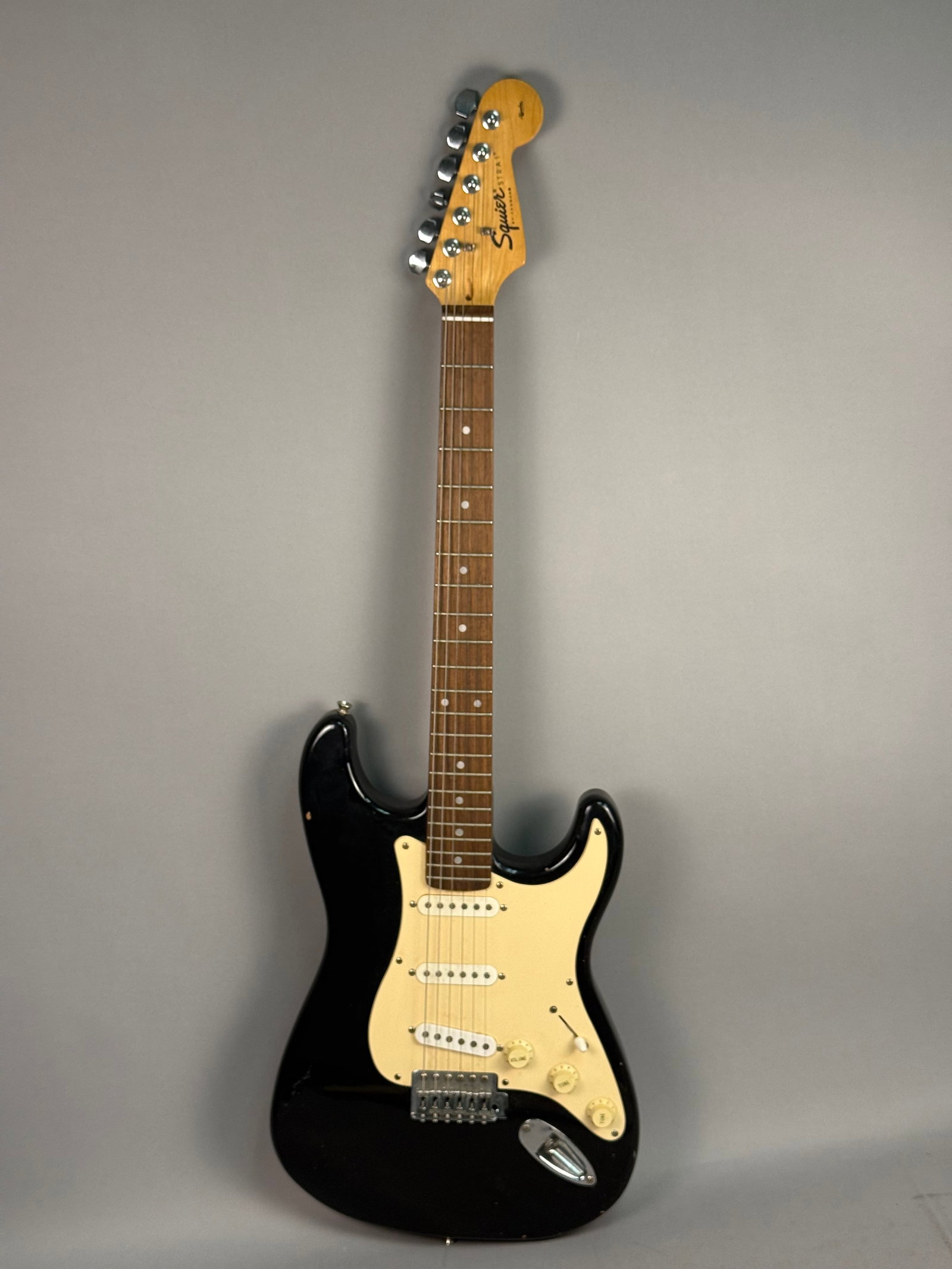 Squier by Fender Affinity Stratocaster Guitar (1 of 6)