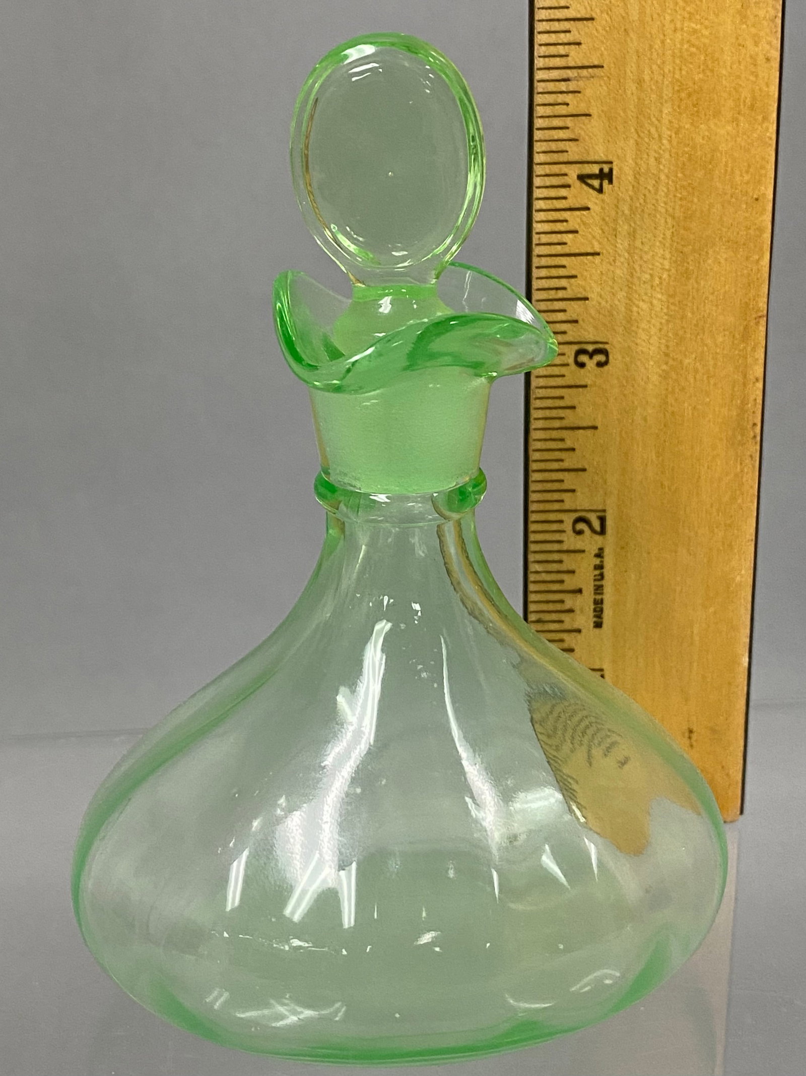 Two Uranium Glass Serving Pieces - 5