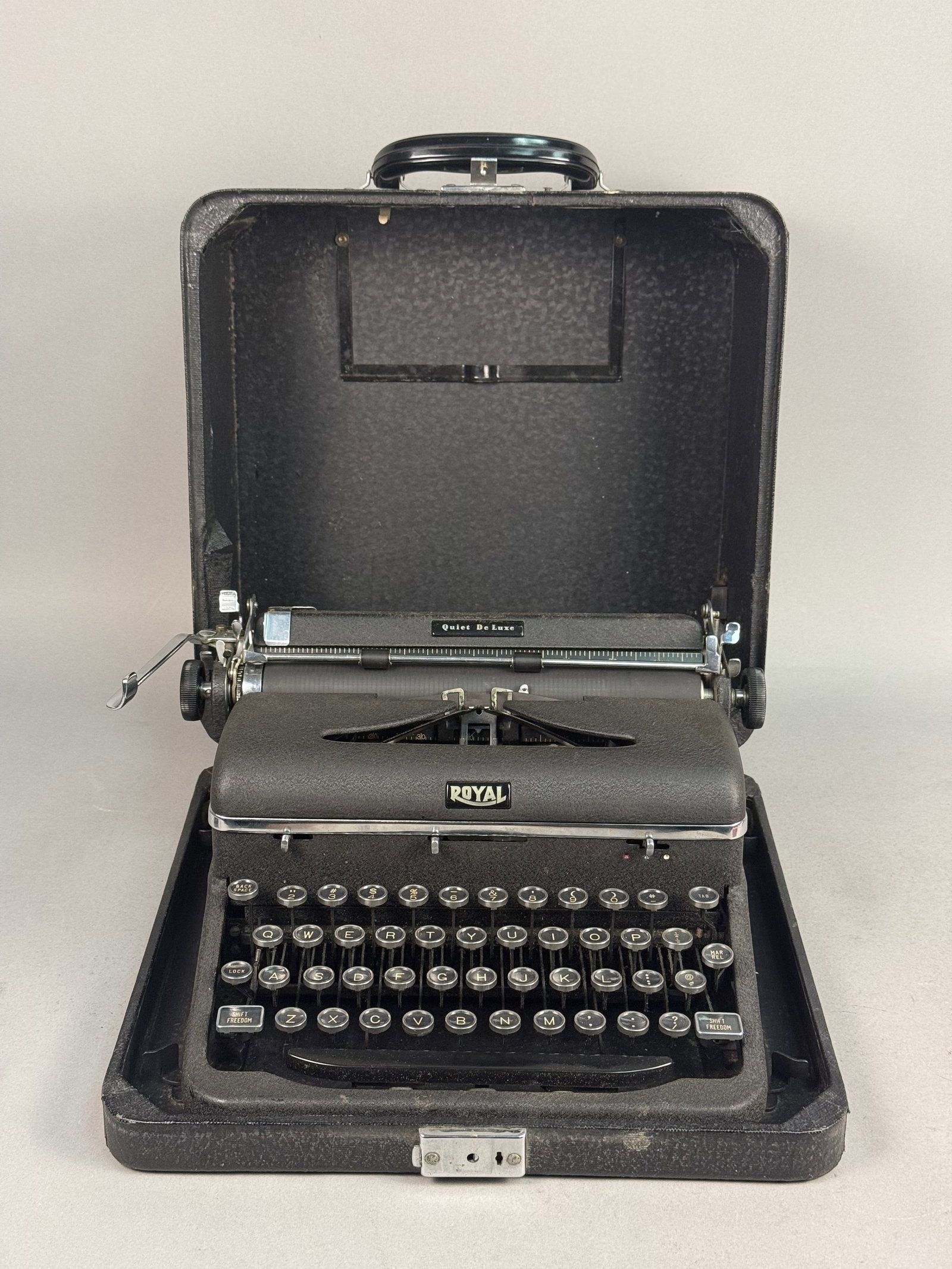 Royal Quiet De Luxe Crinkle Portable Typewriter (1 of 8)