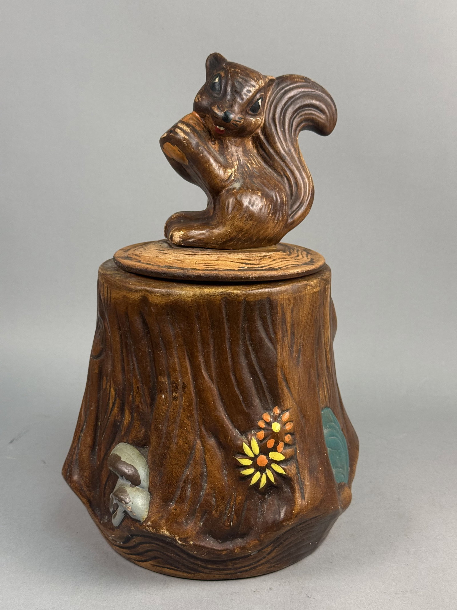 Earthenware Squirrel Tree Stump Cookie Jar (1 of 8)