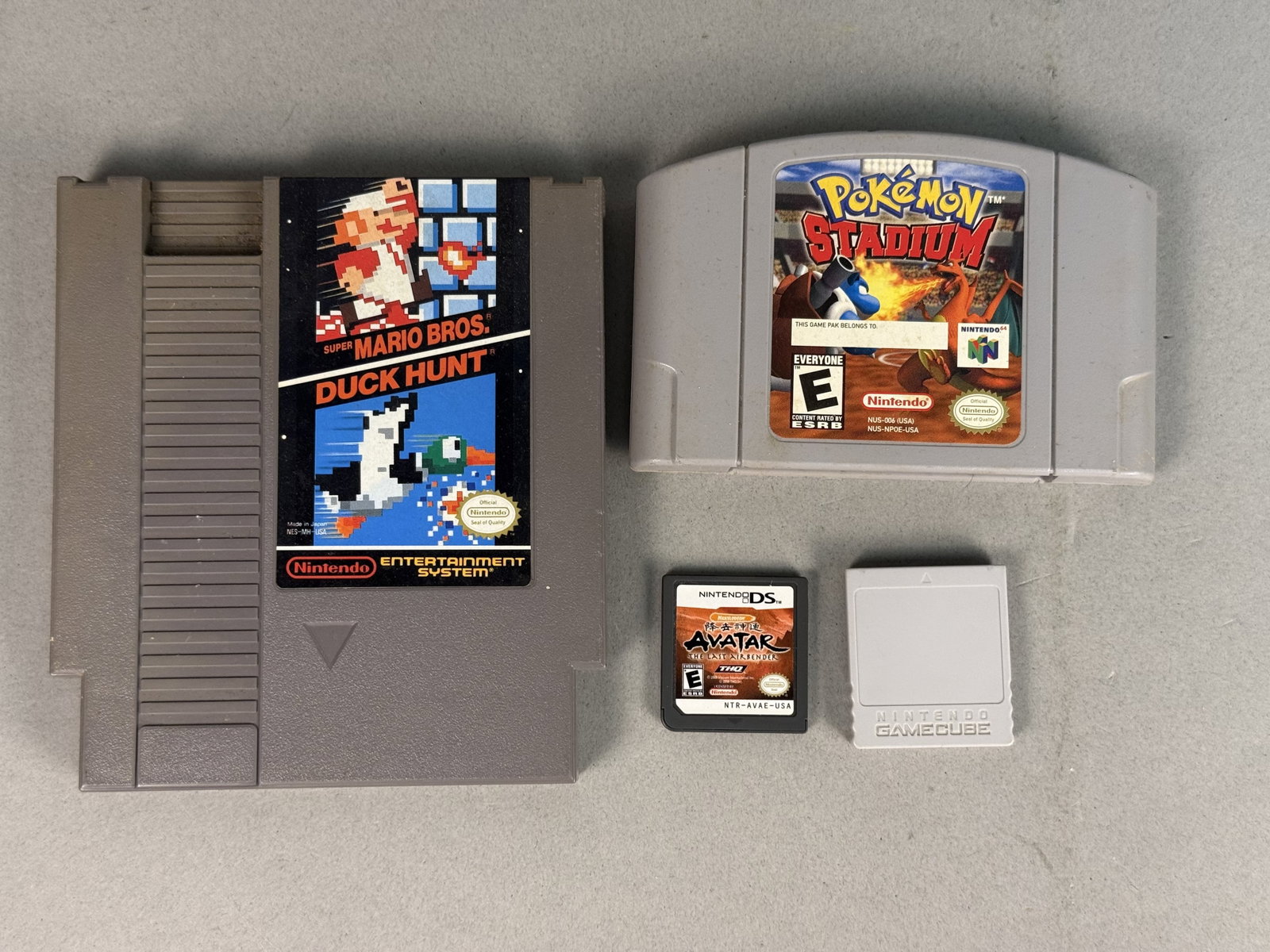 Nintendo Plastic Video Games & Memory Card (1 of 2)