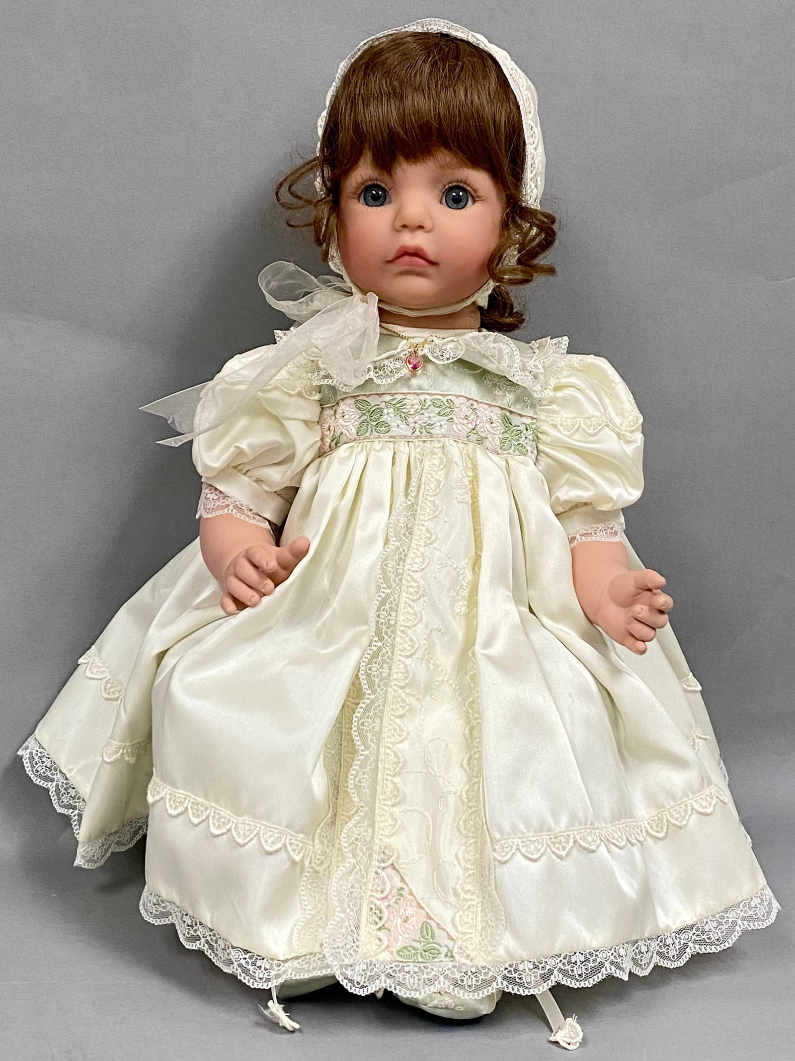 Susan Wakeen Memories Limited Edition Doll: This handcrafted vinyl doll by the Susan Wakeen Doll Company is titled Memories. The doll represents a young child with a fair complexion, rosy cheeks, and fixed blue eyes with applied eyelashes. The 