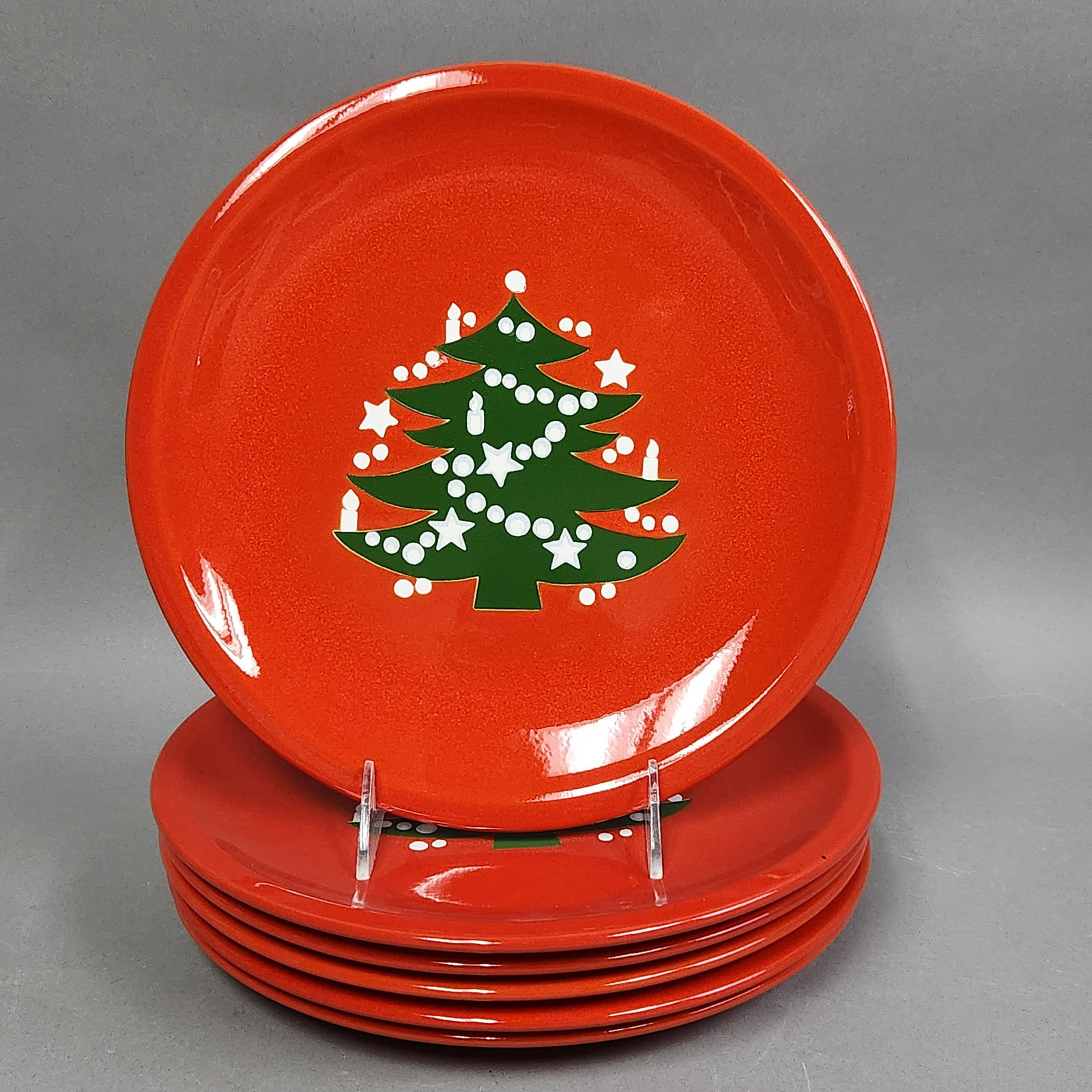 Waechtersbach Christmas Tree Plates: A set of six ceramic salad plates in the Christmas Tree pattern by Waechtersbach. Diameter: 8.25 inches The plates are in good overall vintage condition with no visible chips, cracks, or repairs. The