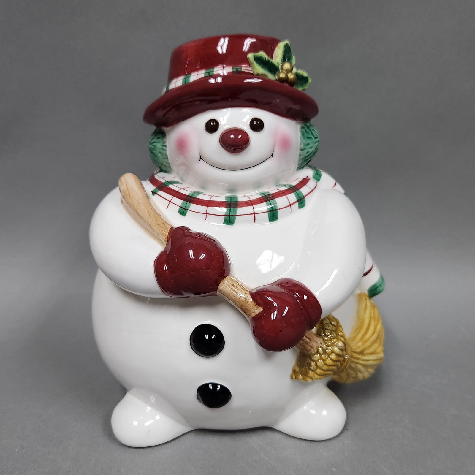 Fitz & Floyd Plaid Christmas Snowman Cookie Jar: This figural ceramic cookie jar was produced by Fitz and Floyd as part of the Plaid Christmas collection within the Essentials line. The original retail box is included with the lot. Height: 9 inches