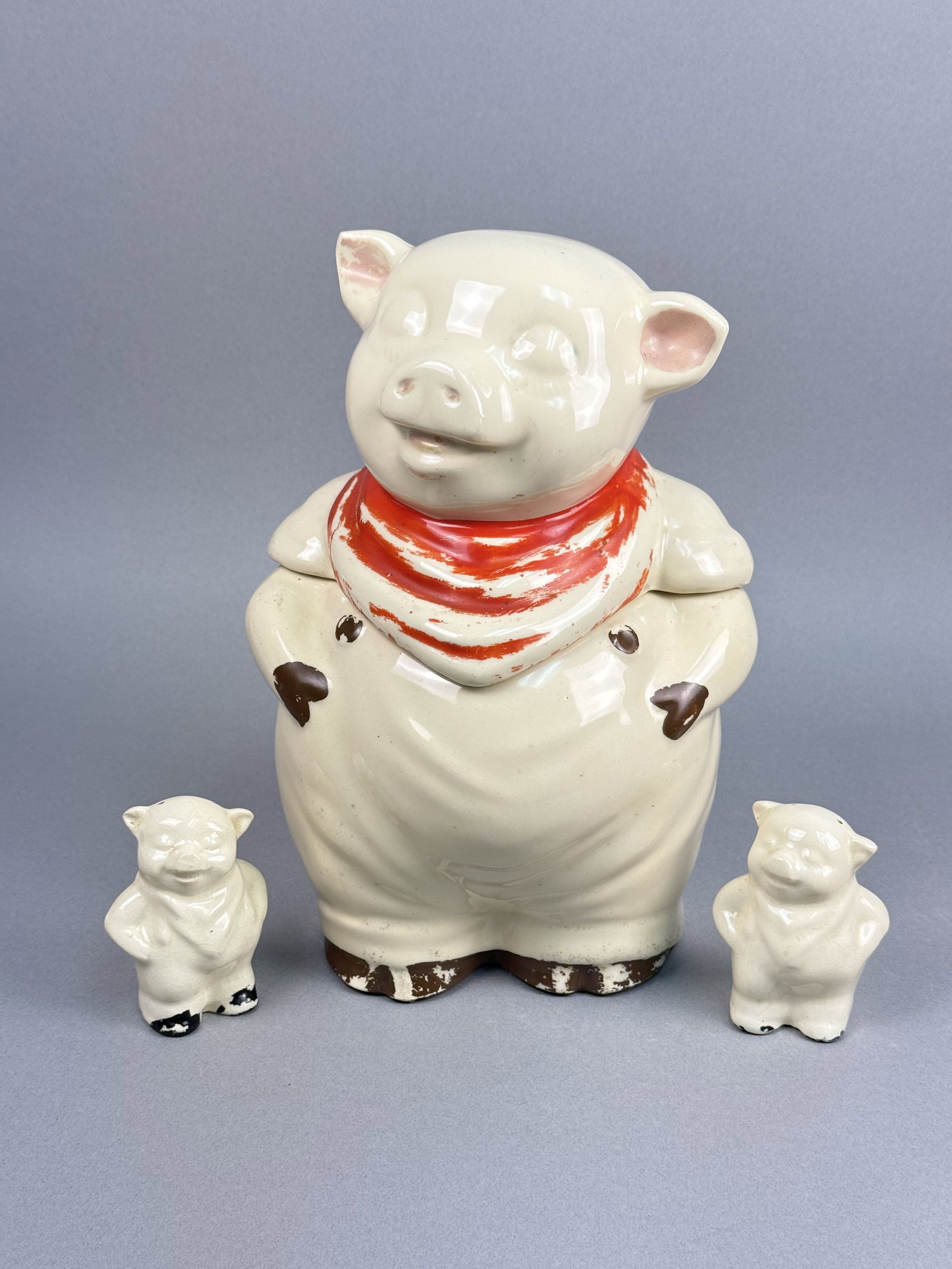 USA Earthenware Smiling Pig Cookie Jar & Shakers (1 of 10)
