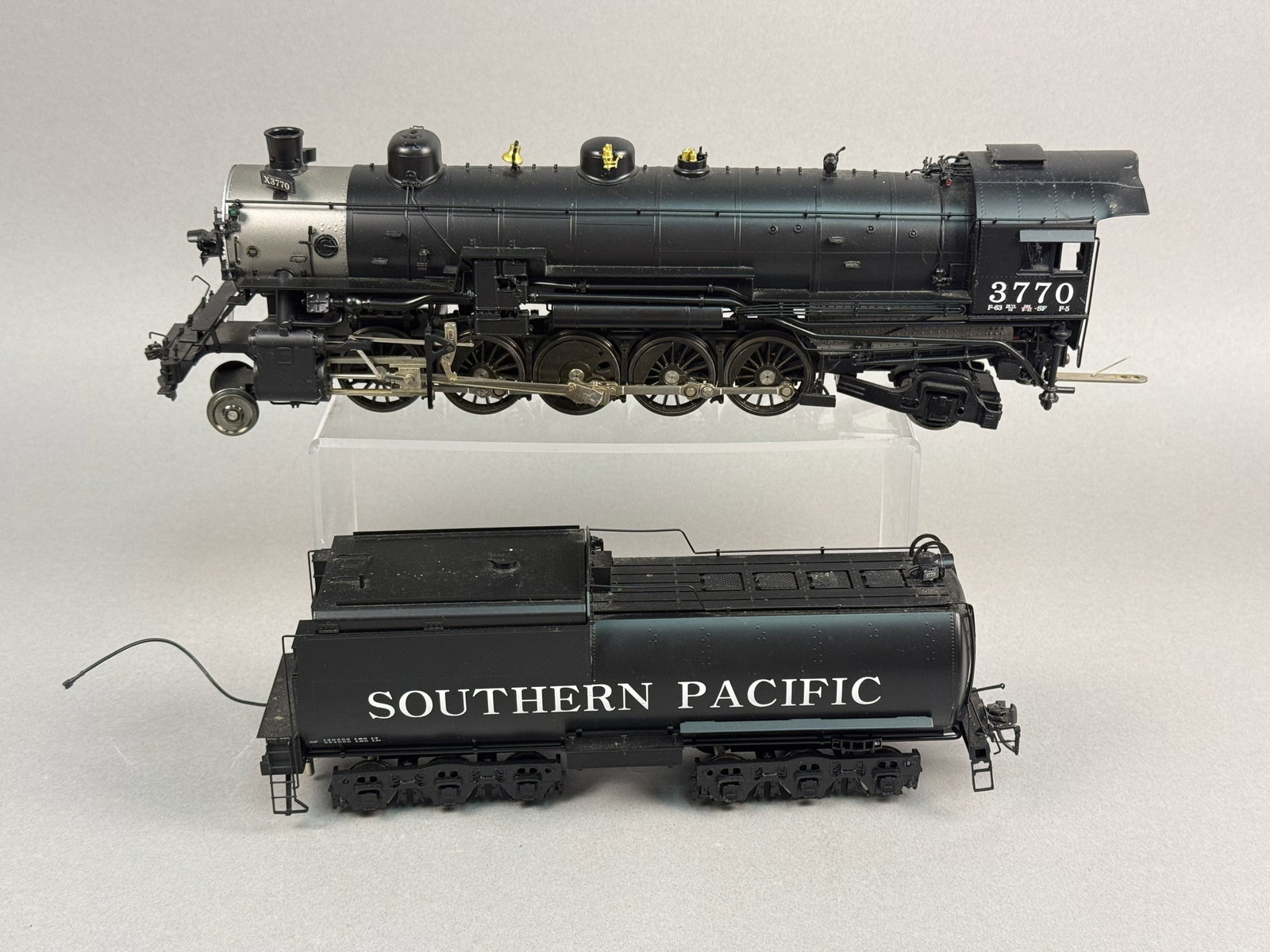 Southern Pacific 3770 Santa Fe Locomotive & Tender (1 of 15)