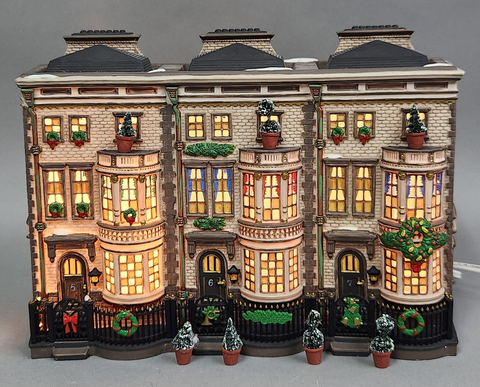 Dept 56 Mulberrie Court Brownstones: 1996 handpainted porcelain architectural model represents Mulberrie Court from the Dickens' Village Series, part of the Heritage Village Collection. The piece is accompanied by its original branded